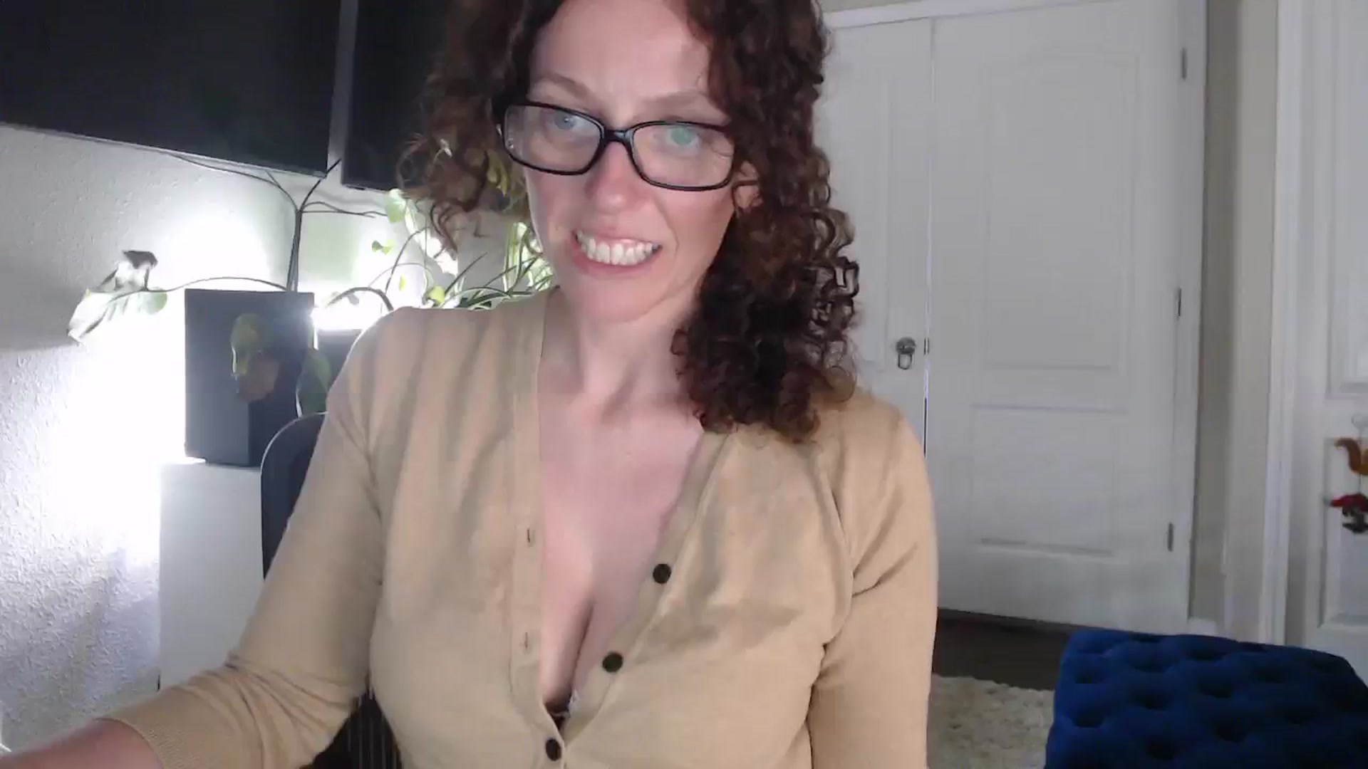 Gallery image thumbnail from Sarah_Stark's myfreecams stream on, 03/23/2026, 13:30 image 15 of 20