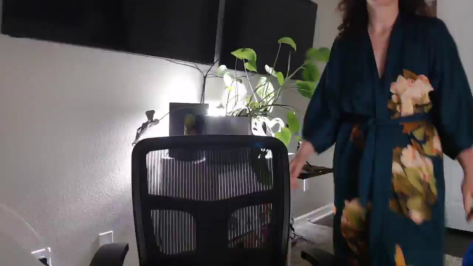 Gallery image thumbnail from Sarah_Stark's myfreecams stream on, 04/02/2026, 12:23 image 1 of 20