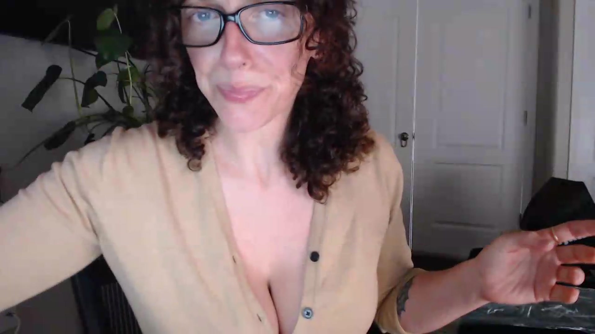 Gallery image thumbnail from Sarah_Stark's myfreecams stream on, 05/13/2026, 12:30 image 14 of 20