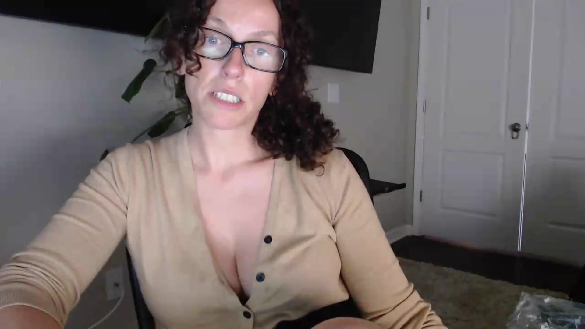 Gallery image thumbnail from Sarah_Stark's myfreecams stream on, 05/13/2026, 13:03 image 14 of 20