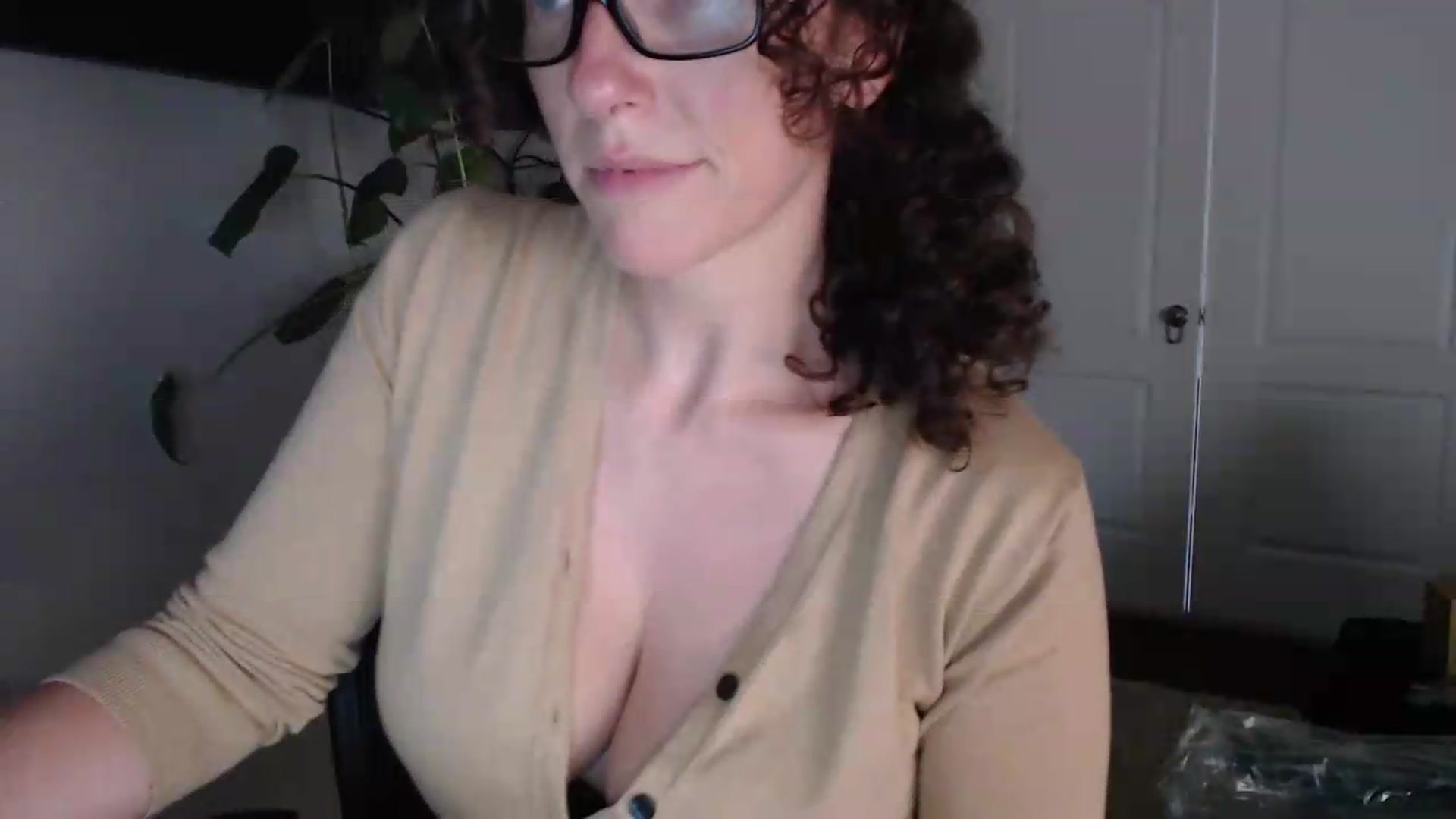Gallery image thumbnail from Sarah_Stark's myfreecams stream on, 05/13/2026, 13:03 image 16 of 20