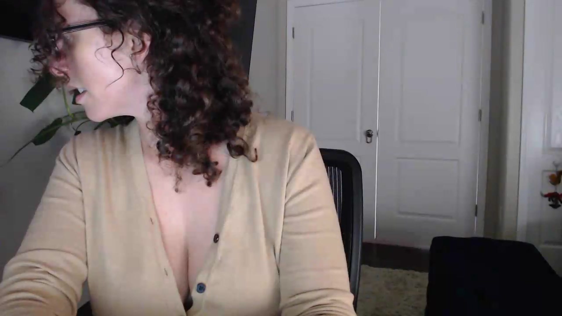 Gallery image thumbnail from Sarah_Stark's myfreecams stream on, 05/13/2026, 14:38 image 17 of 20