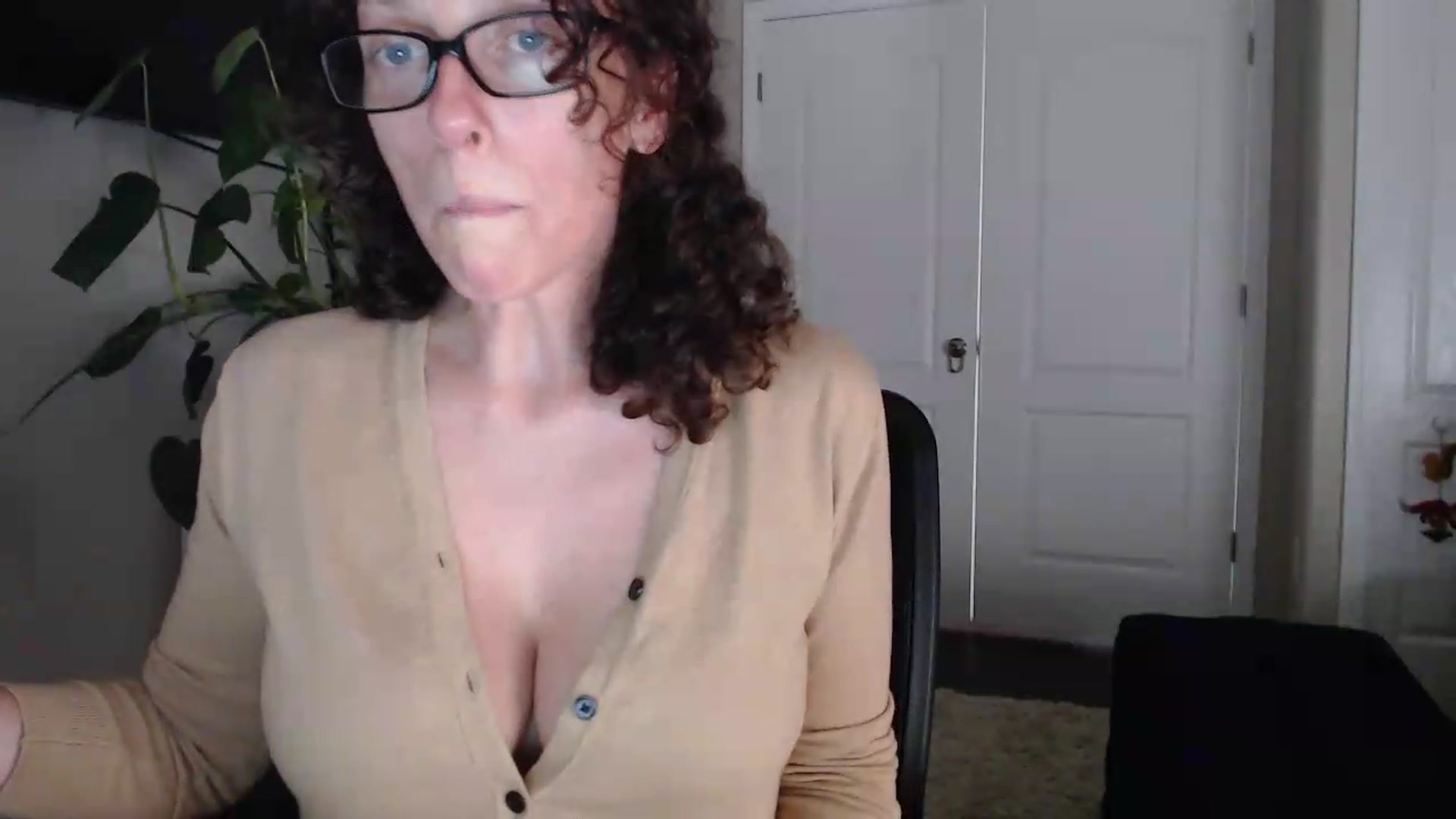 Gallery image thumbnail from Sarah_Stark's myfreecams stream on, 05/13/2026, 14:38 image 15 of 20