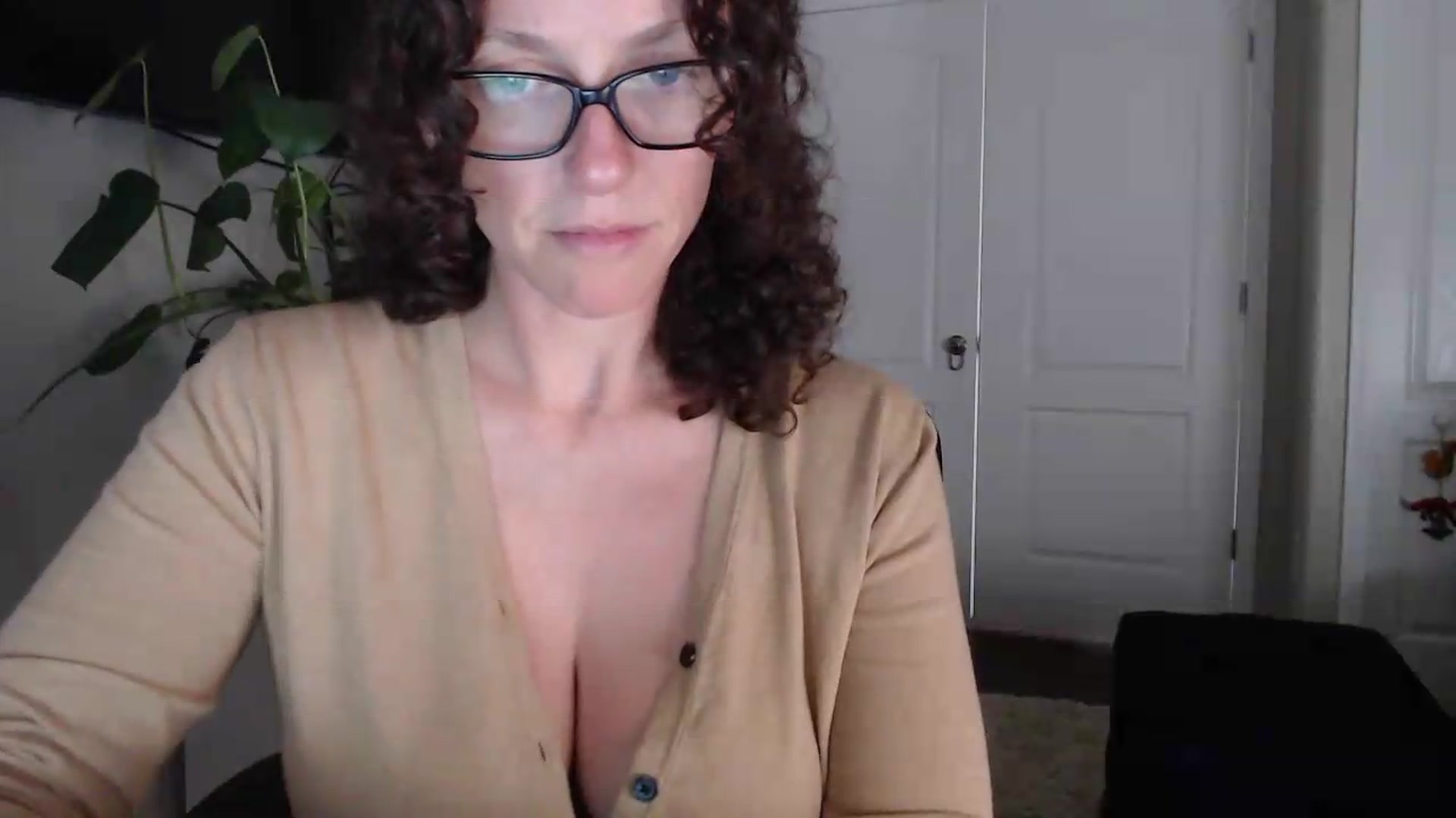 Gallery image thumbnail from Sarah_Stark's myfreecams stream on, 05/13/2026, 14:38 image 13 of 20