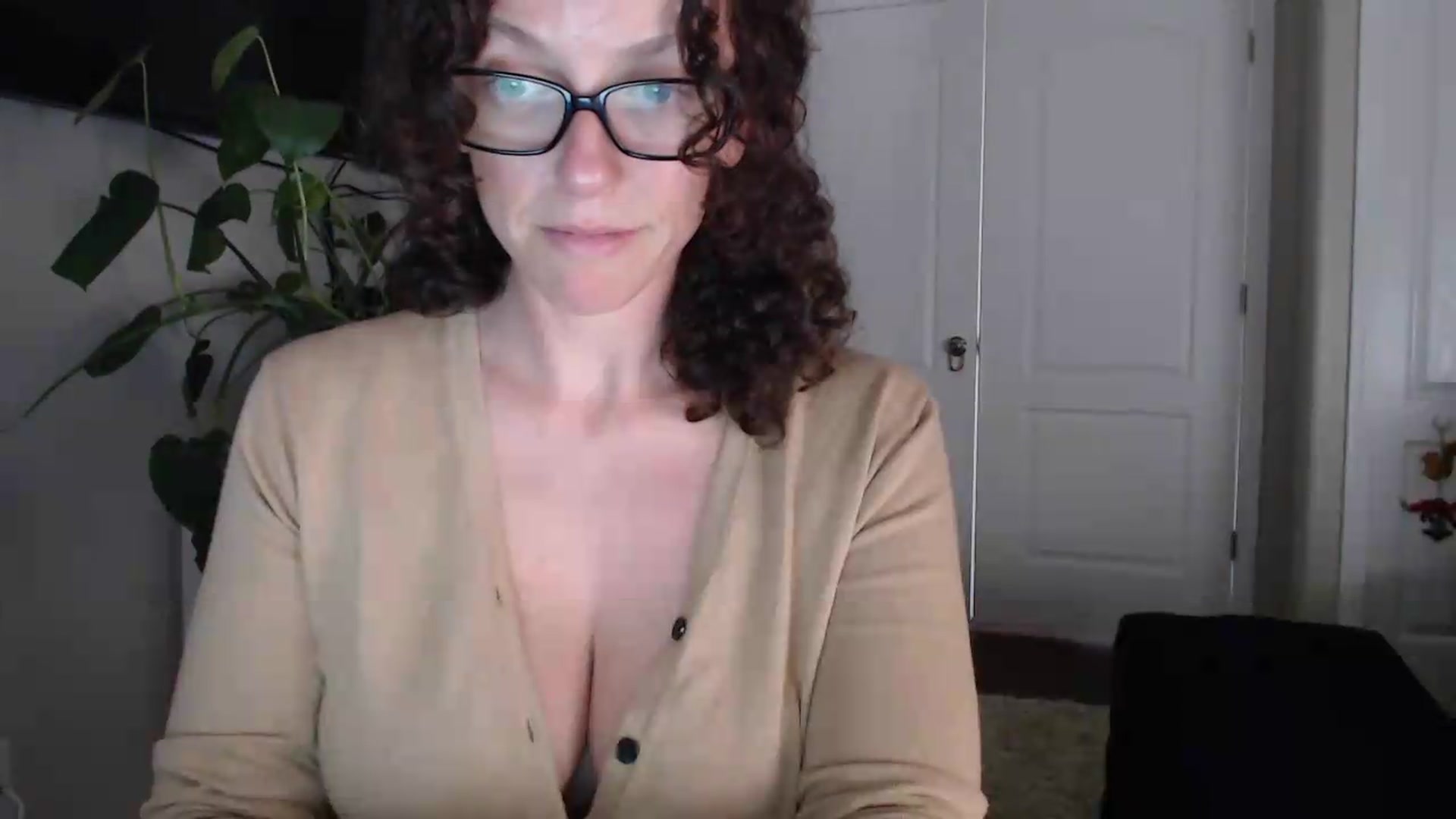 Gallery image thumbnail from Sarah_Stark's myfreecams stream on, 05/13/2026, 14:38 image 14 of 20