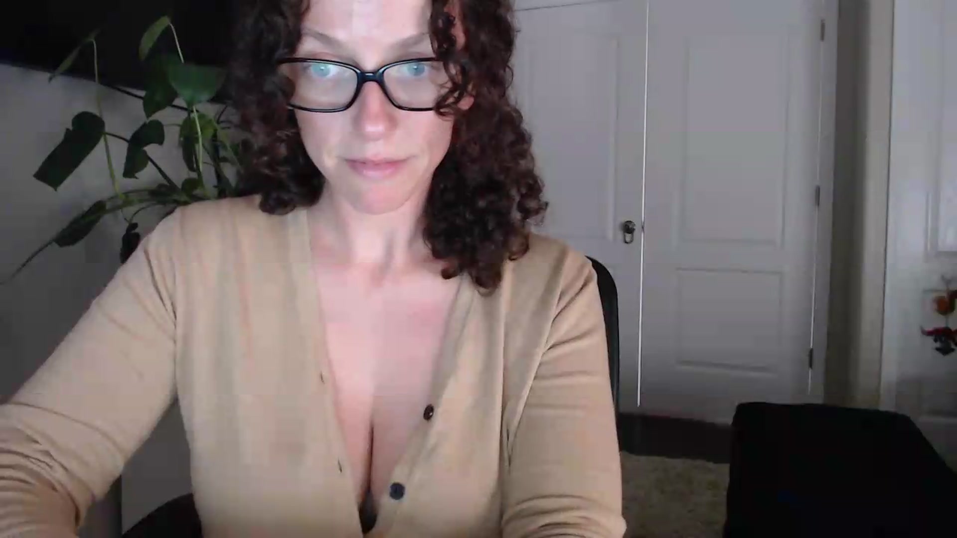 Gallery image thumbnail from Sarah_Stark's myfreecams stream on, 05/13/2026, 14:38 image 16 of 20