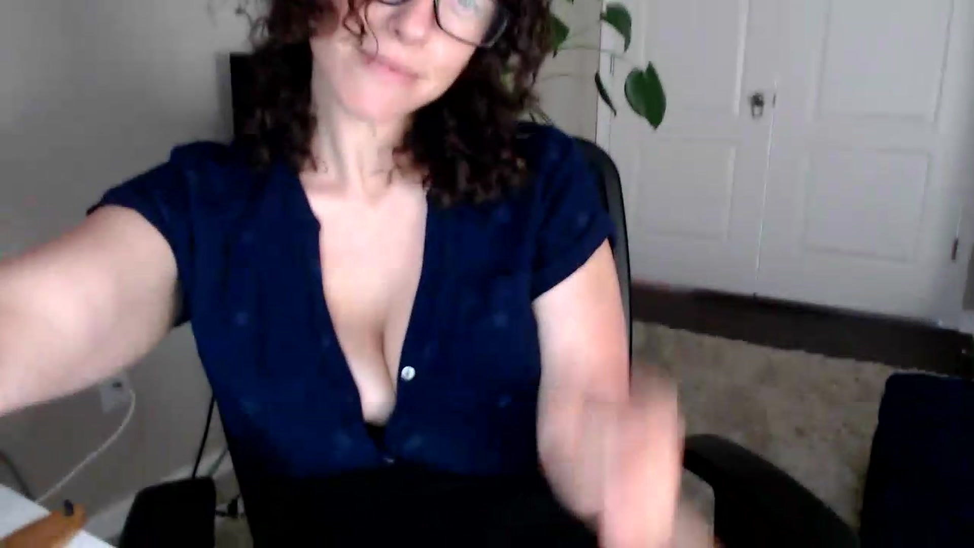 Gallery image thumbnail from Sarah_Stark's myfreecams stream on, 05/18/2026, 14:34 image 18 of 20