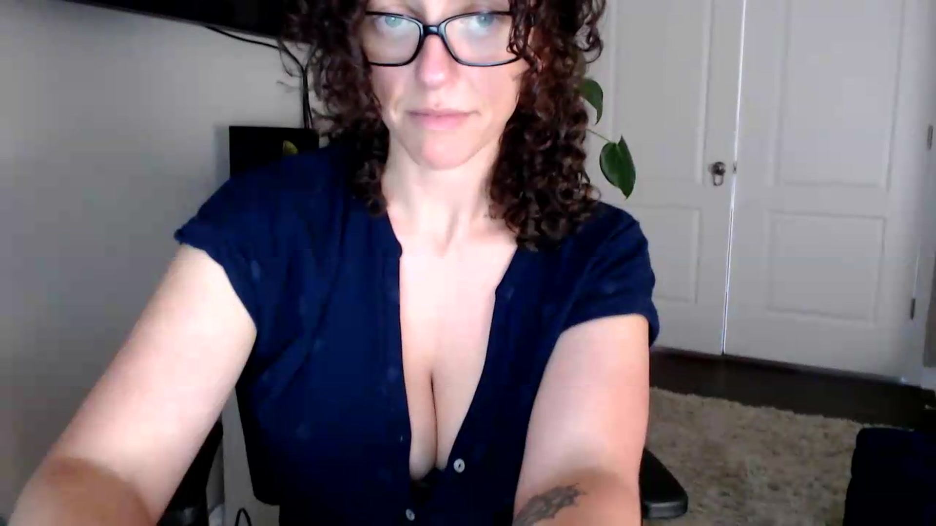 Gallery image thumbnail from Sarah_Stark's myfreecams stream on, 05/18/2026, 14:34 image 15 of 20