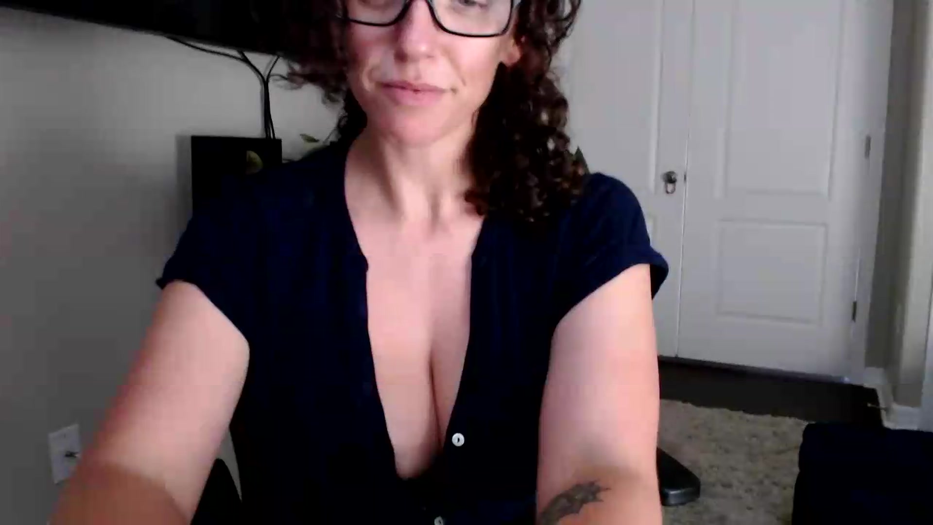 Gallery image thumbnail from Sarah_Stark's myfreecams stream on, 05/18/2026, 14:34 image 13 of 20
