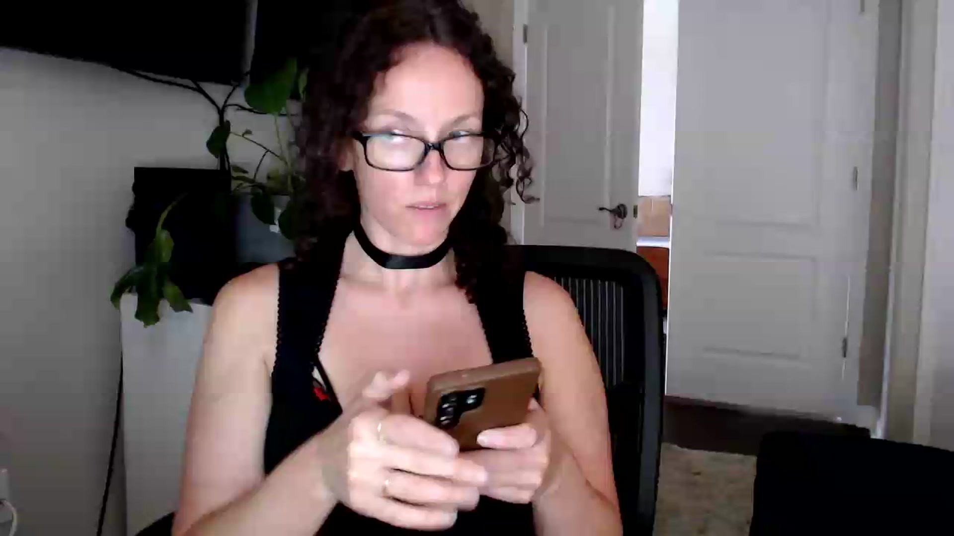 Gallery image thumbnail from Sarah_Stark's myfreecams stream on, 05/26/2026, 16:49 image 16 of 20