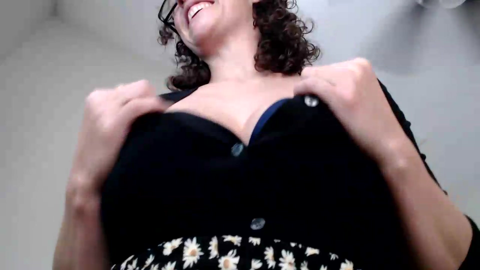 Gallery image thumbnail from Sarah_Stark's myfreecams stream on, 05/27/2026, 13:33 image 6 of 20