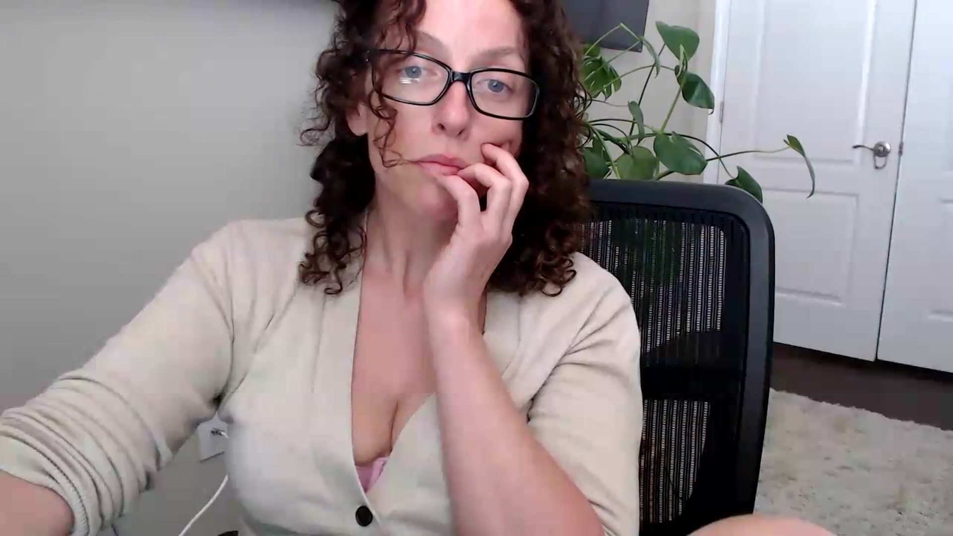 Gallery image thumbnail from Sarah_Stark's myfreecams stream on, 06/29/2026, 15:17 image 12 of 20