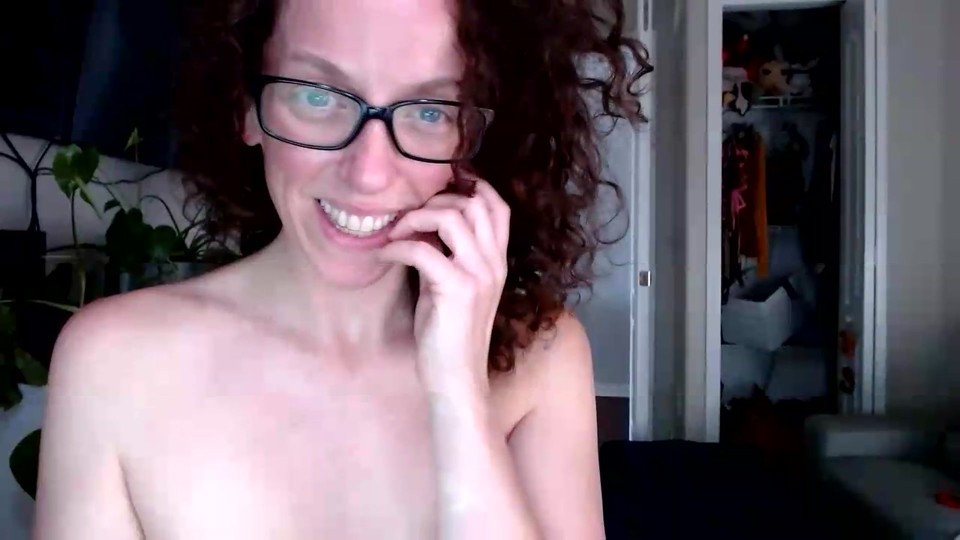 Gallery image thumbnail from Sarah_Stark's myfreecams stream on, 08/25/2026, 15:25 image 10 of 20