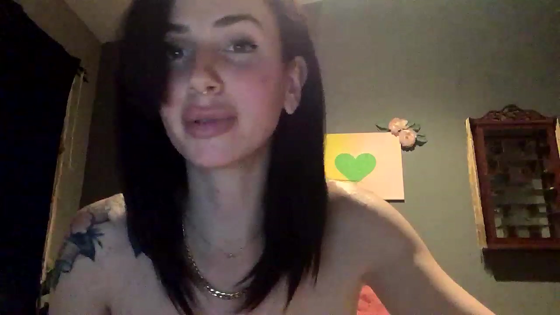 Gallery image thumbnail from Sarah_autumns's myfreecams stream on, 04/10/2023, 07:45 image 18 of 20