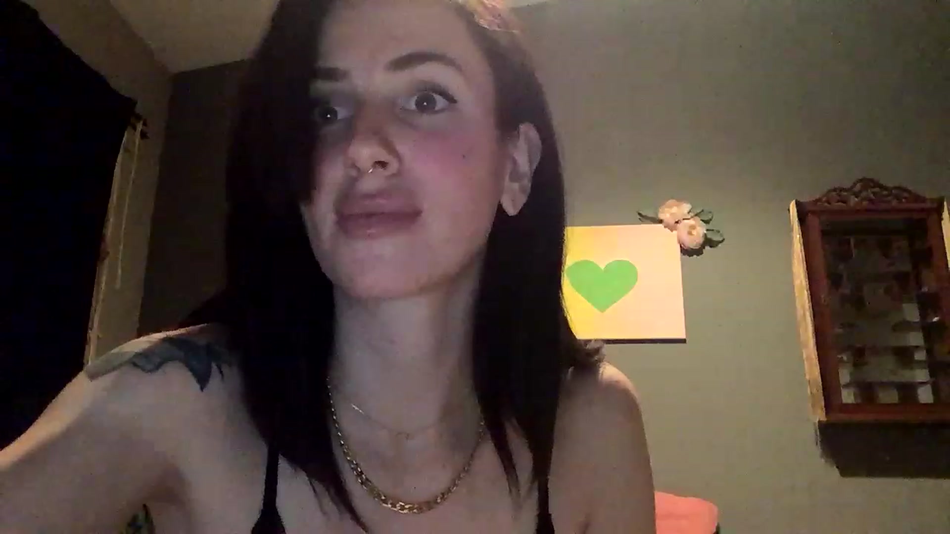 Gallery image thumbnail from Sarah_autumns's myfreecams stream on, 04/10/2023, 07:45 image 7 of 20