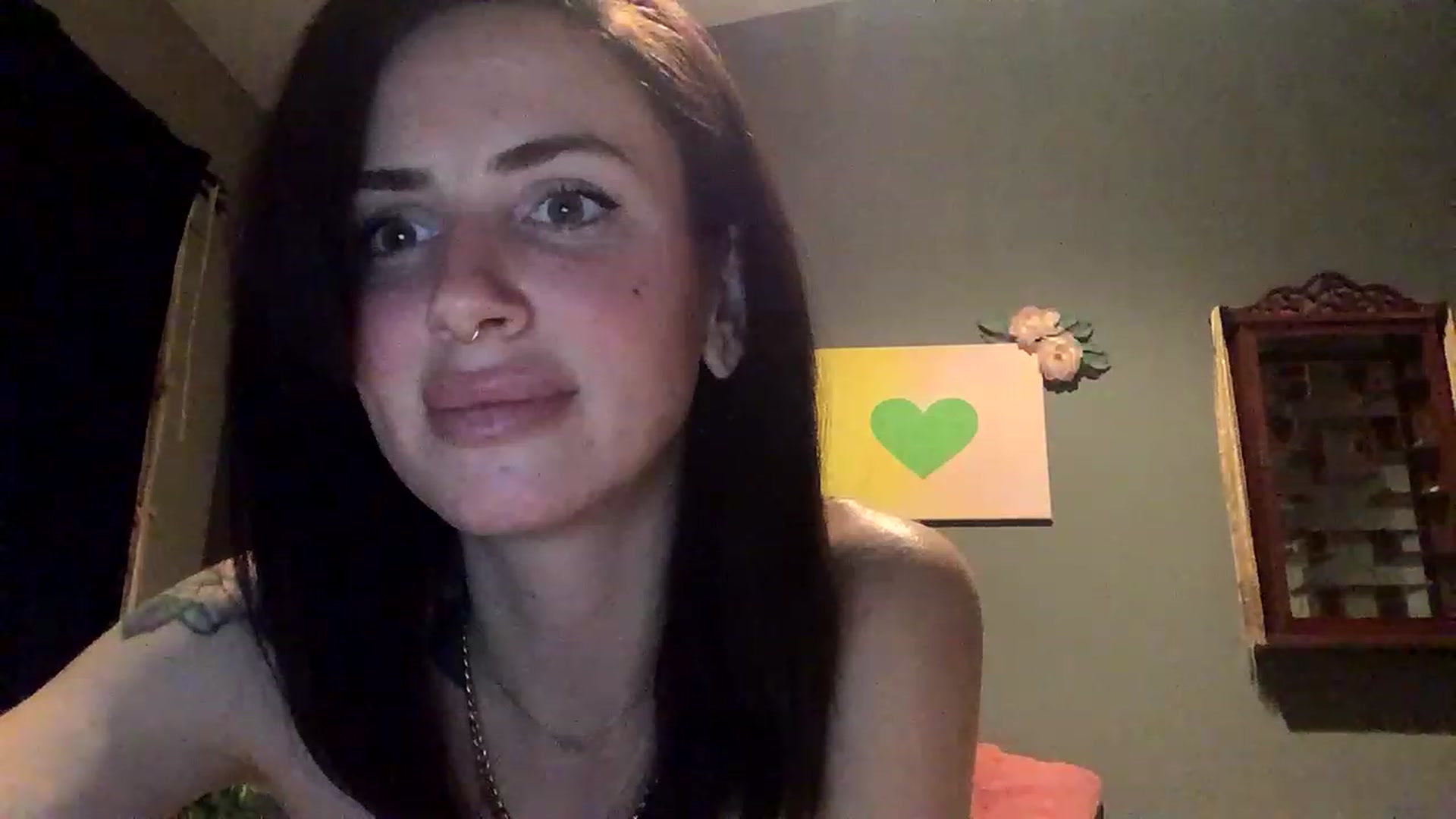 Gallery image thumbnail from Sarah_autumns's myfreecams stream on, 04/10/2023, 07:45 image 14 of 20