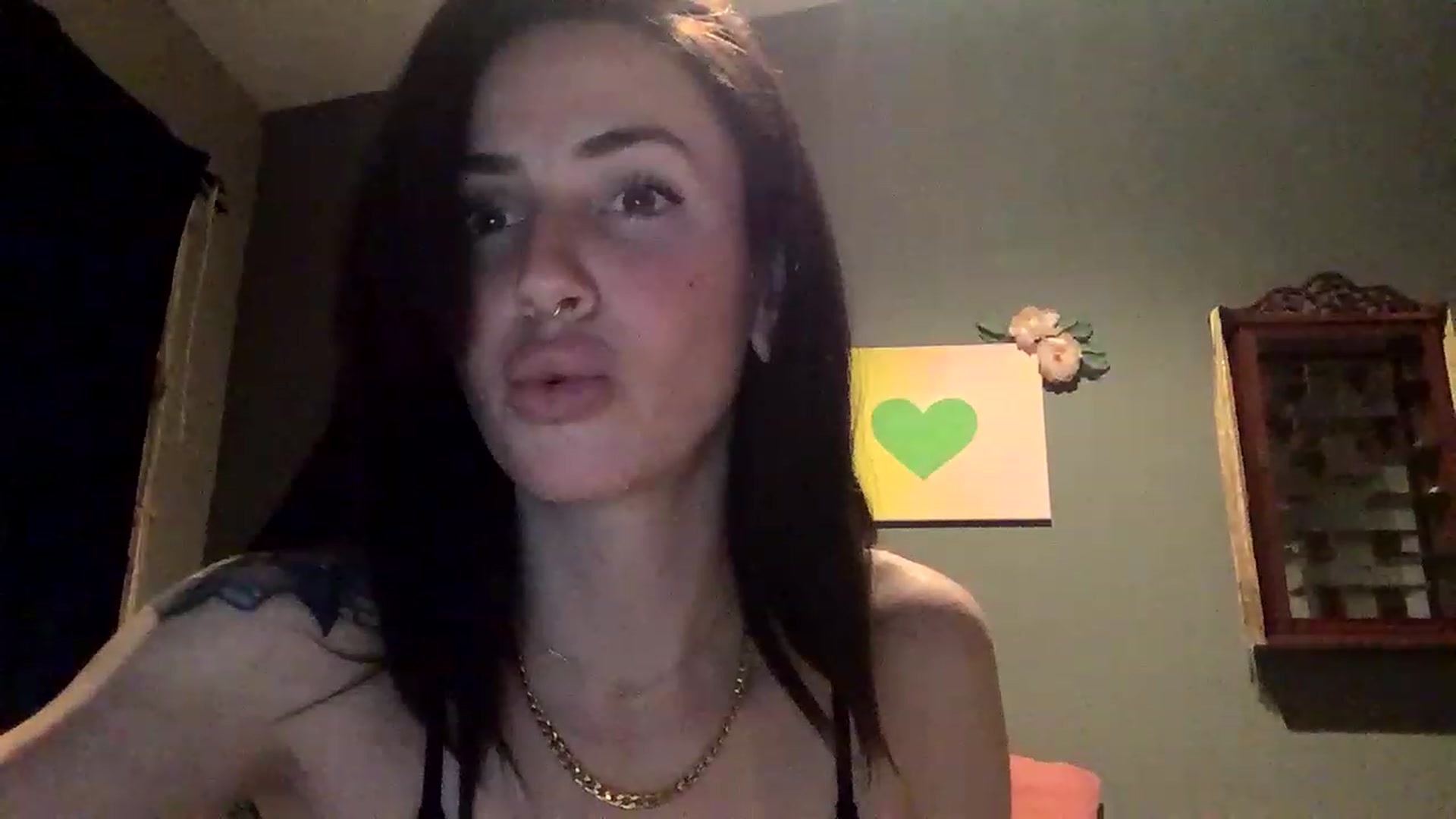 Gallery image thumbnail from Sarah_autumns's myfreecams stream on, 04/10/2023, 07:45 image 4 of 20