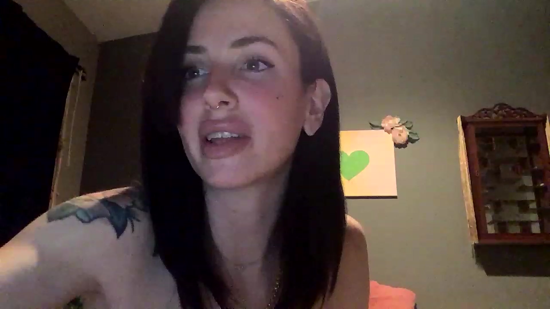 Gallery image thumbnail from Sarah_autumns's myfreecams stream on, 04/10/2023, 07:45 image 20 of 20