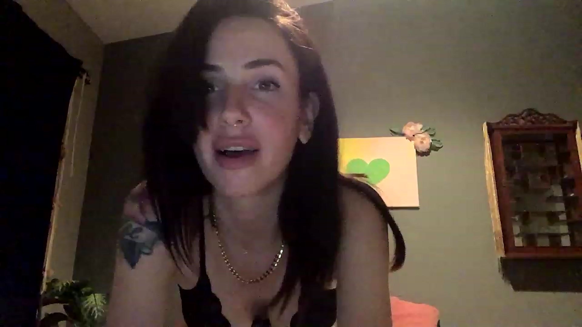 Gallery image thumbnail from Sarah_autumns's myfreecams stream on, 04/10/2023, 07:45 image 1 of 20