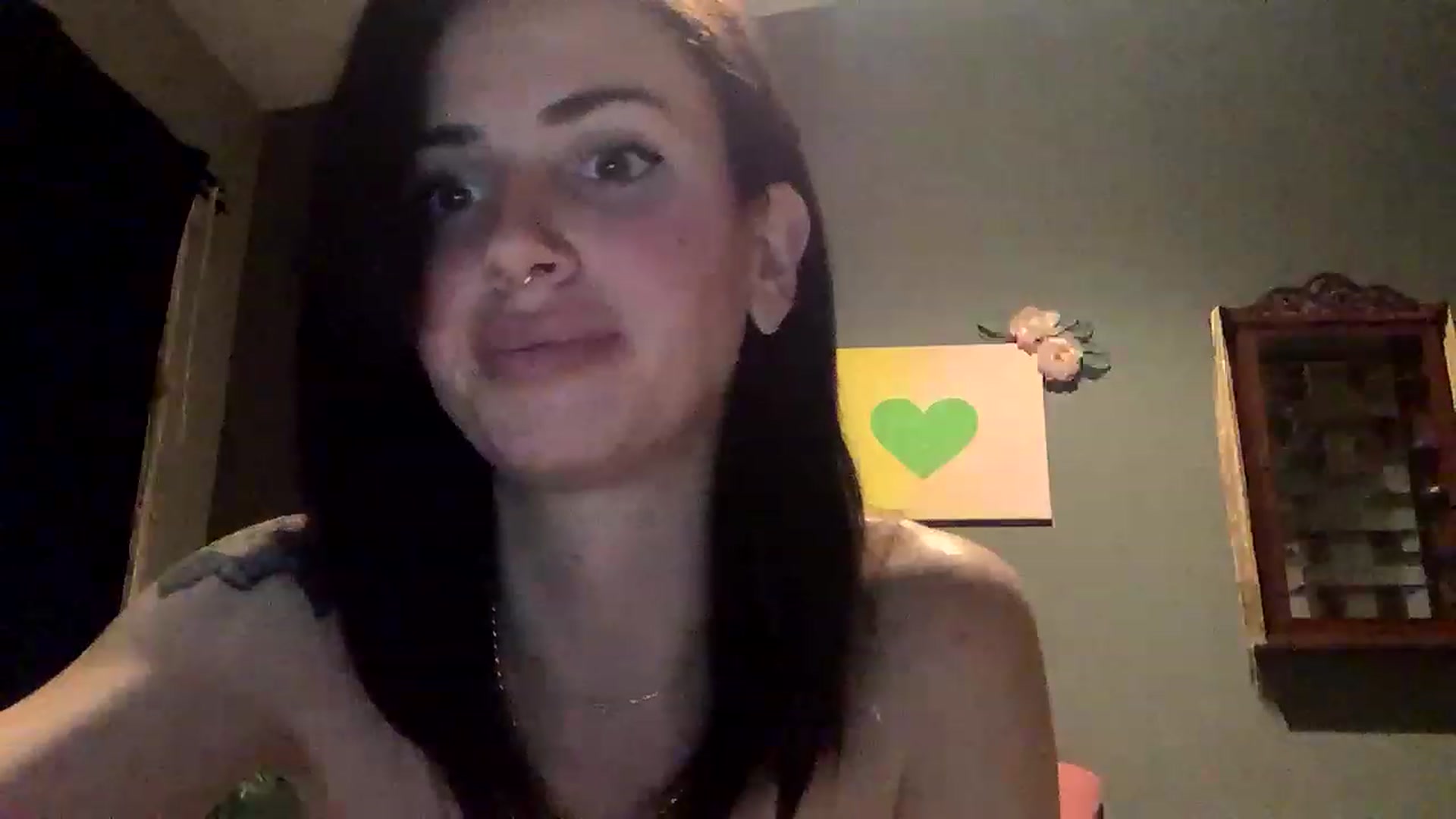 Gallery image thumbnail from Sarah_autumns's myfreecams stream on, 04/10/2023, 07:45 image 15 of 20