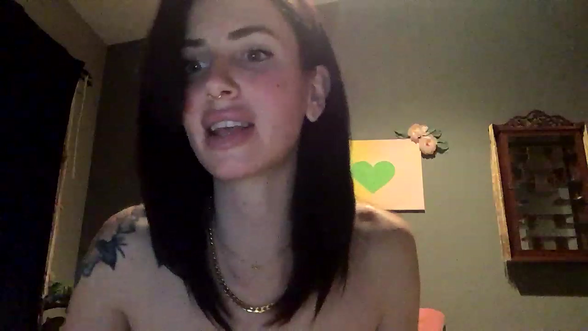 Gallery image thumbnail from Sarah_autumns's myfreecams stream on, 04/10/2023, 07:45 image 17 of 20