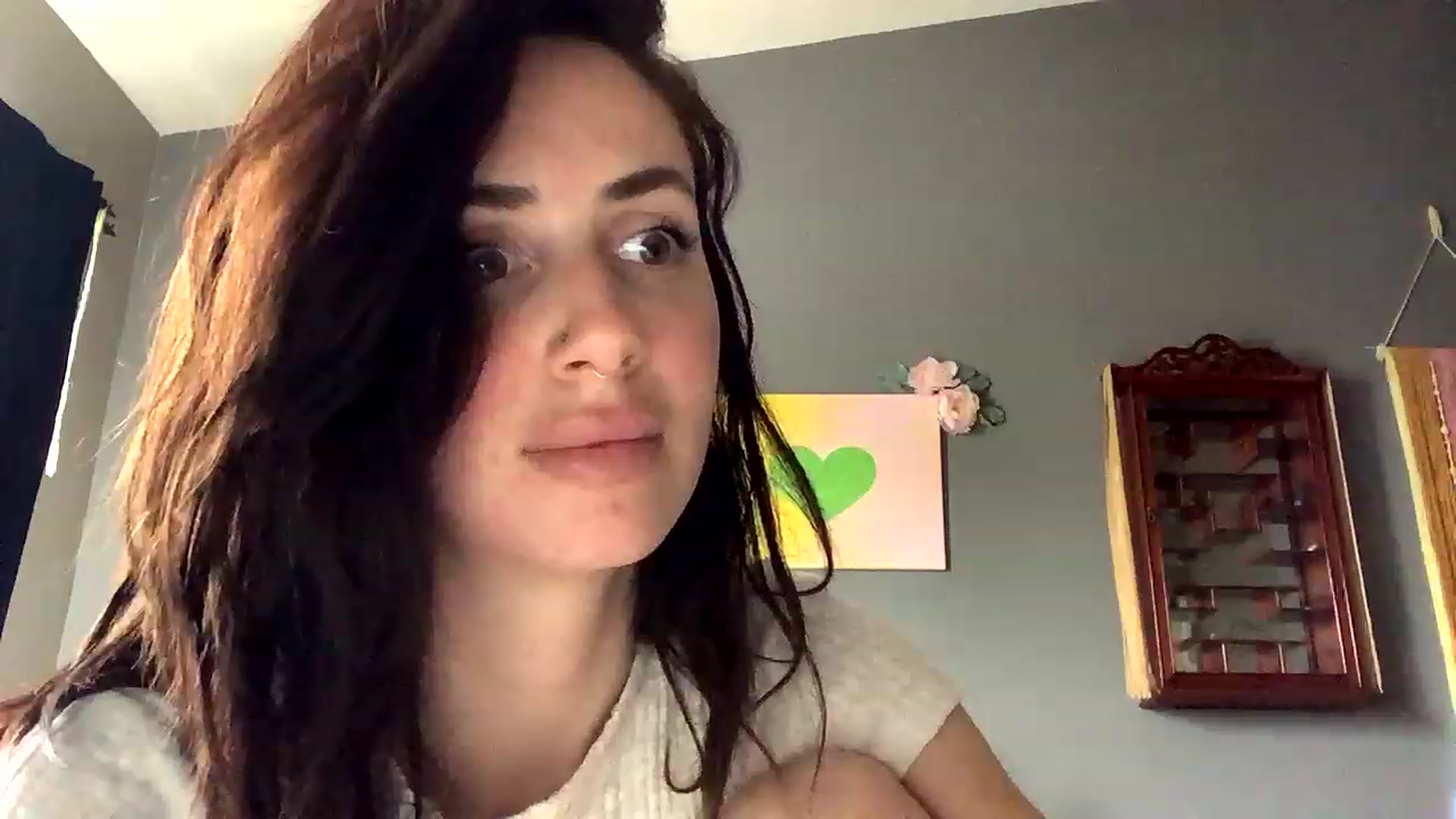 Gallery image thumbnail from Sarah_autumns's myfreecams stream on, 04/17/2023, 24:43 image 14 of 20