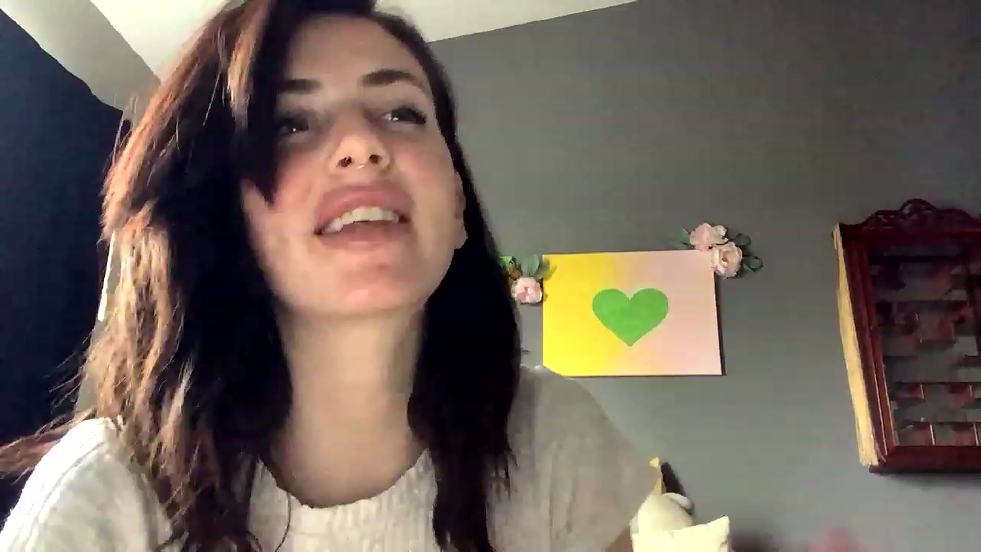 Gallery image thumbnail from Sarah_autumns's myfreecams stream on, 04/17/2023, 24:43 image 4 of 20