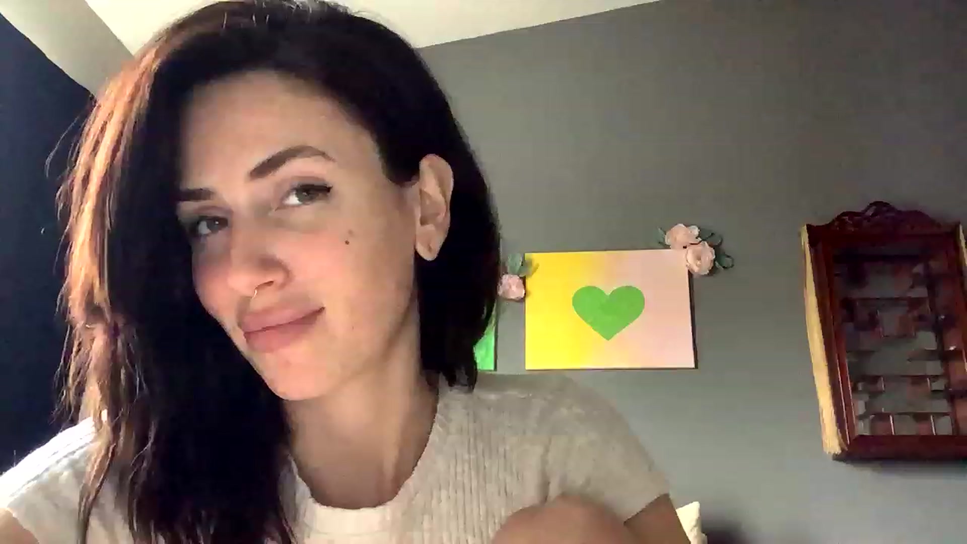 Gallery image thumbnail from Sarah_autumns's myfreecams stream on, 04/17/2023, 24:43 image 5 of 20