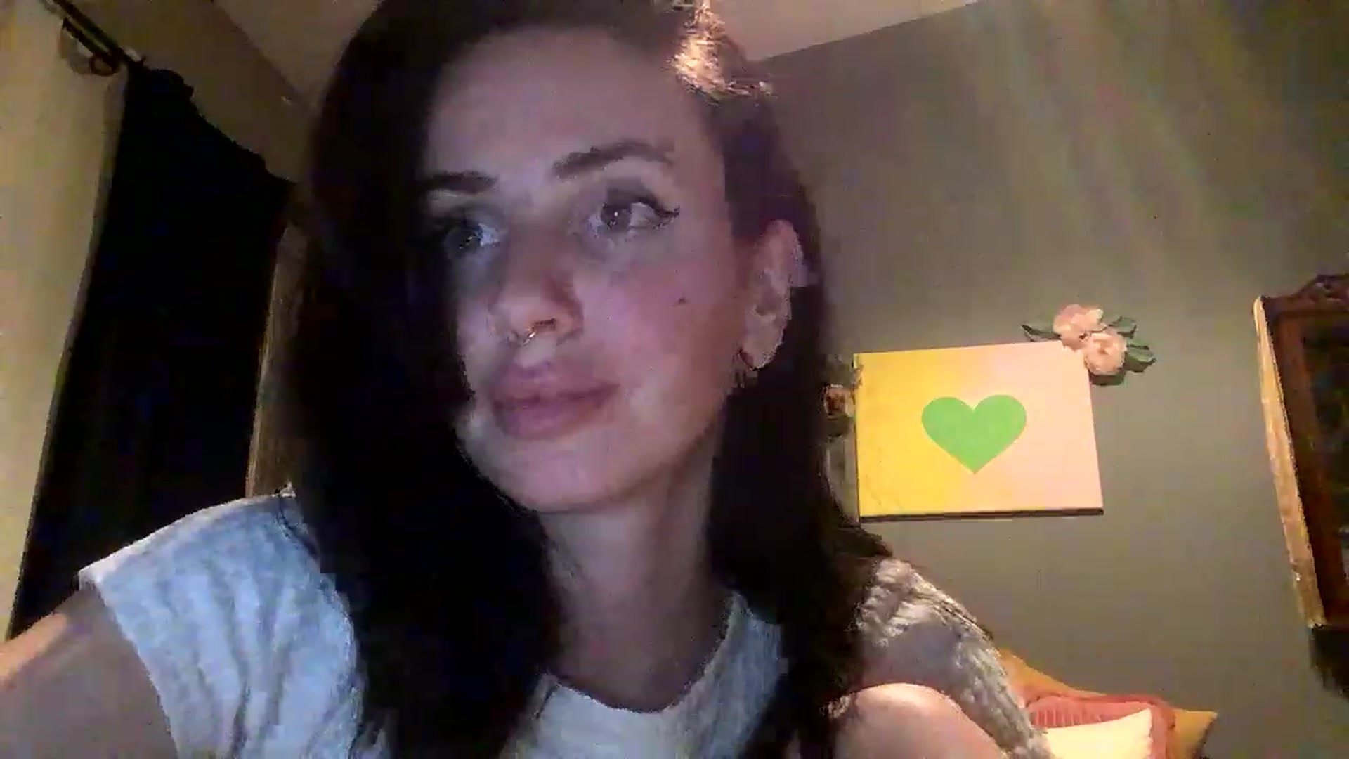 Gallery image thumbnail from Sarah_autumns's myfreecams stream on, 04/19/2023, 05:59 image 10 of 20