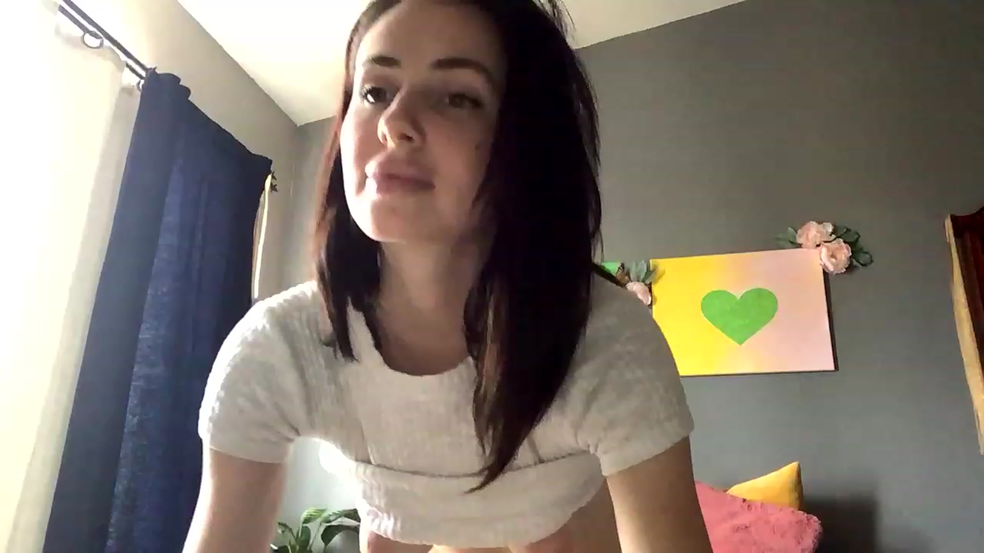 Gallery image thumbnail from Sarah_autumns's myfreecams stream on, 04/19/2023, 21:56 image 9 of 20