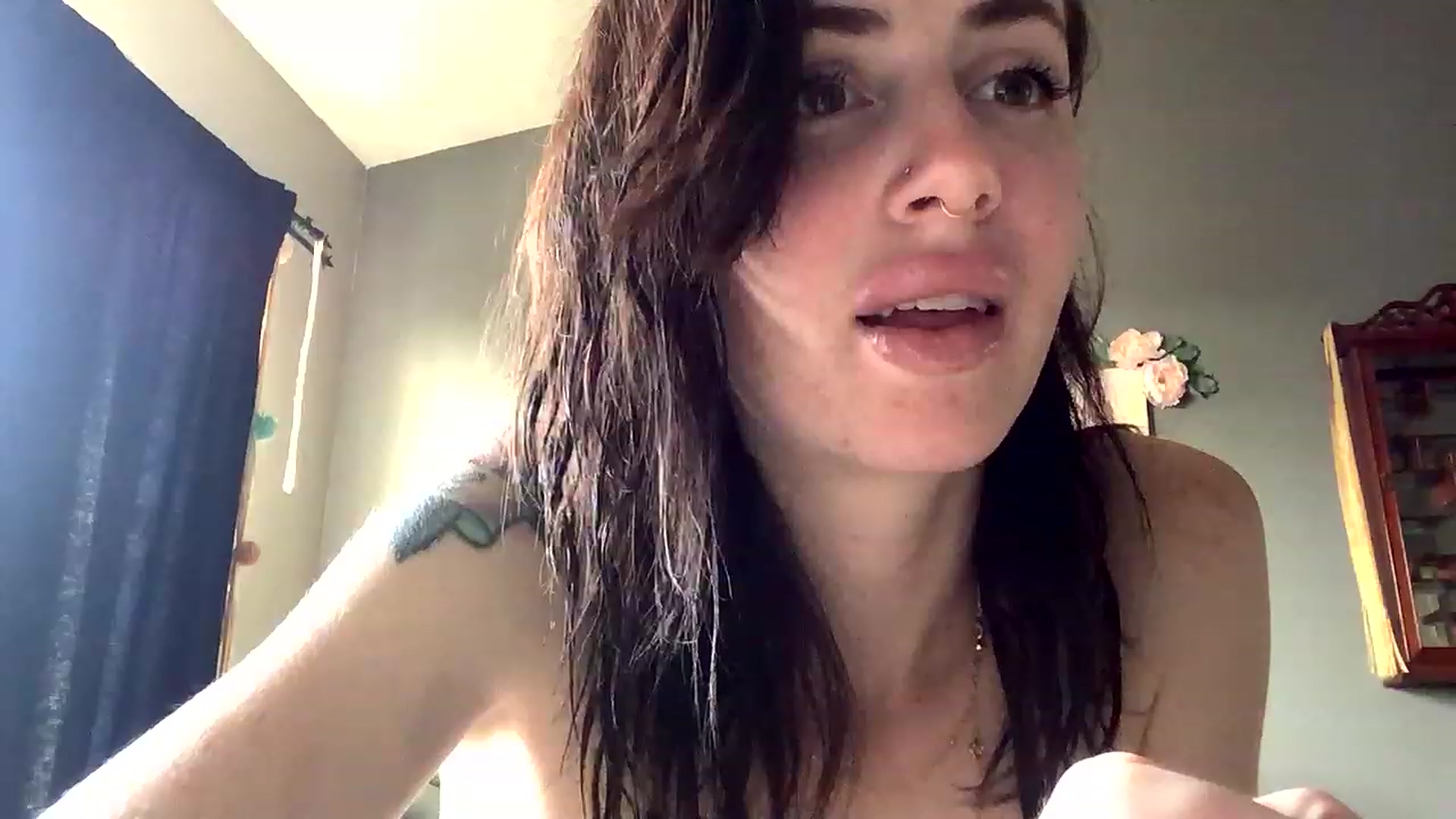 Gallery image thumbnail from Sarah_autumns's myfreecams stream on, 04/23/2023, 01:52 image 4 of 20