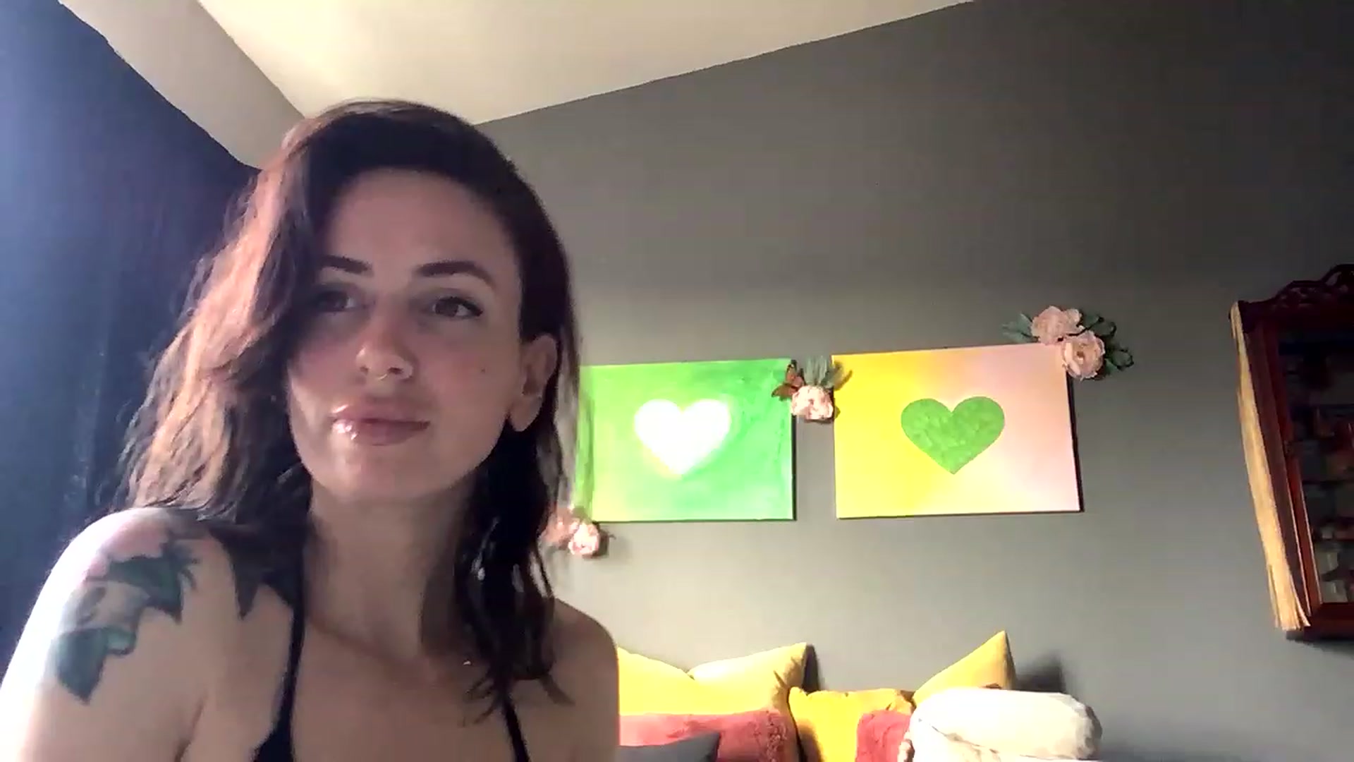 Gallery image thumbnail from Sarah_autumns's myfreecams stream on, 04/23/2023, 01:52 image 6 of 20