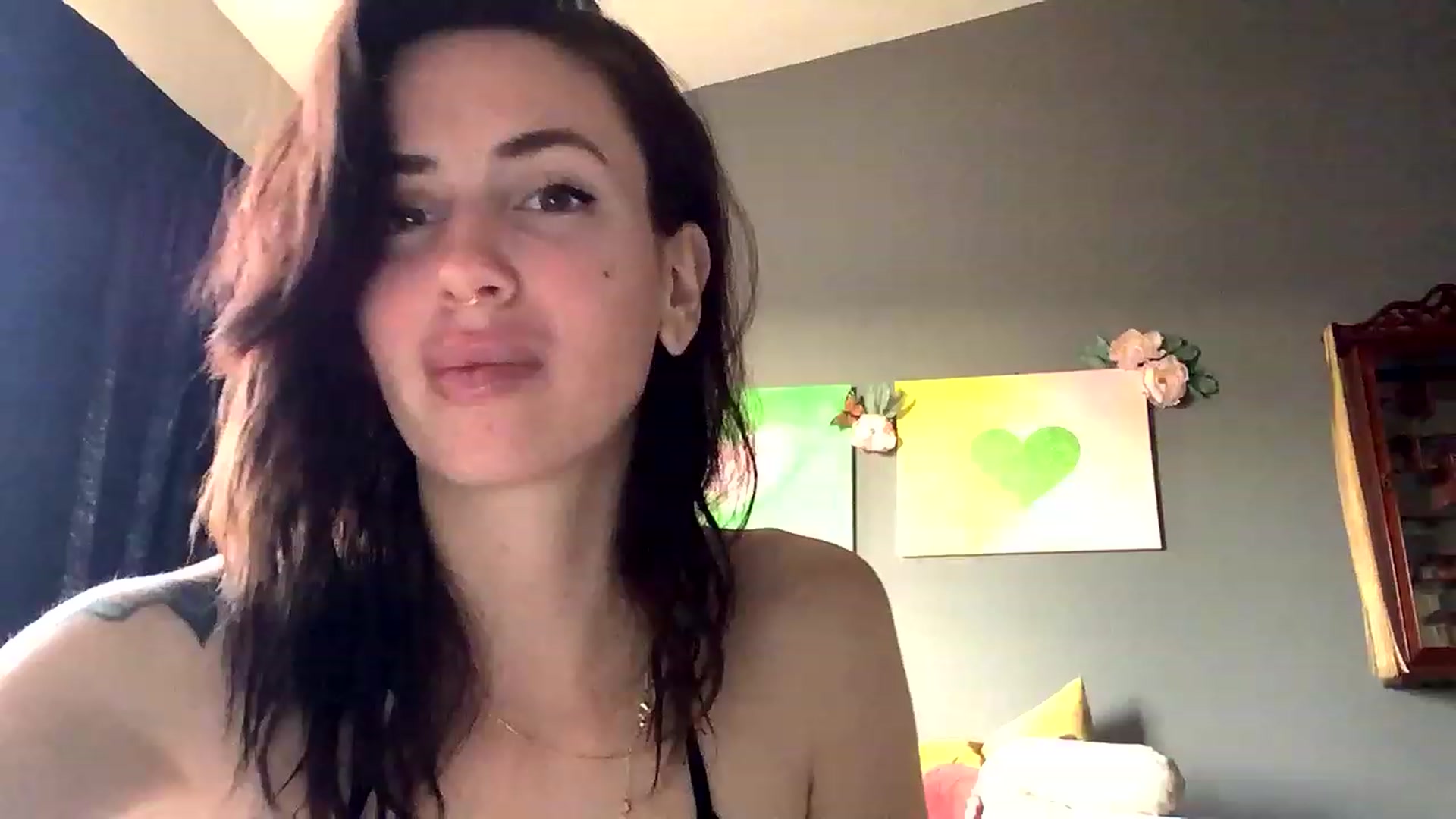 Gallery image thumbnail from Sarah_autumns's myfreecams stream on, 04/23/2023, 01:52 image 17 of 20