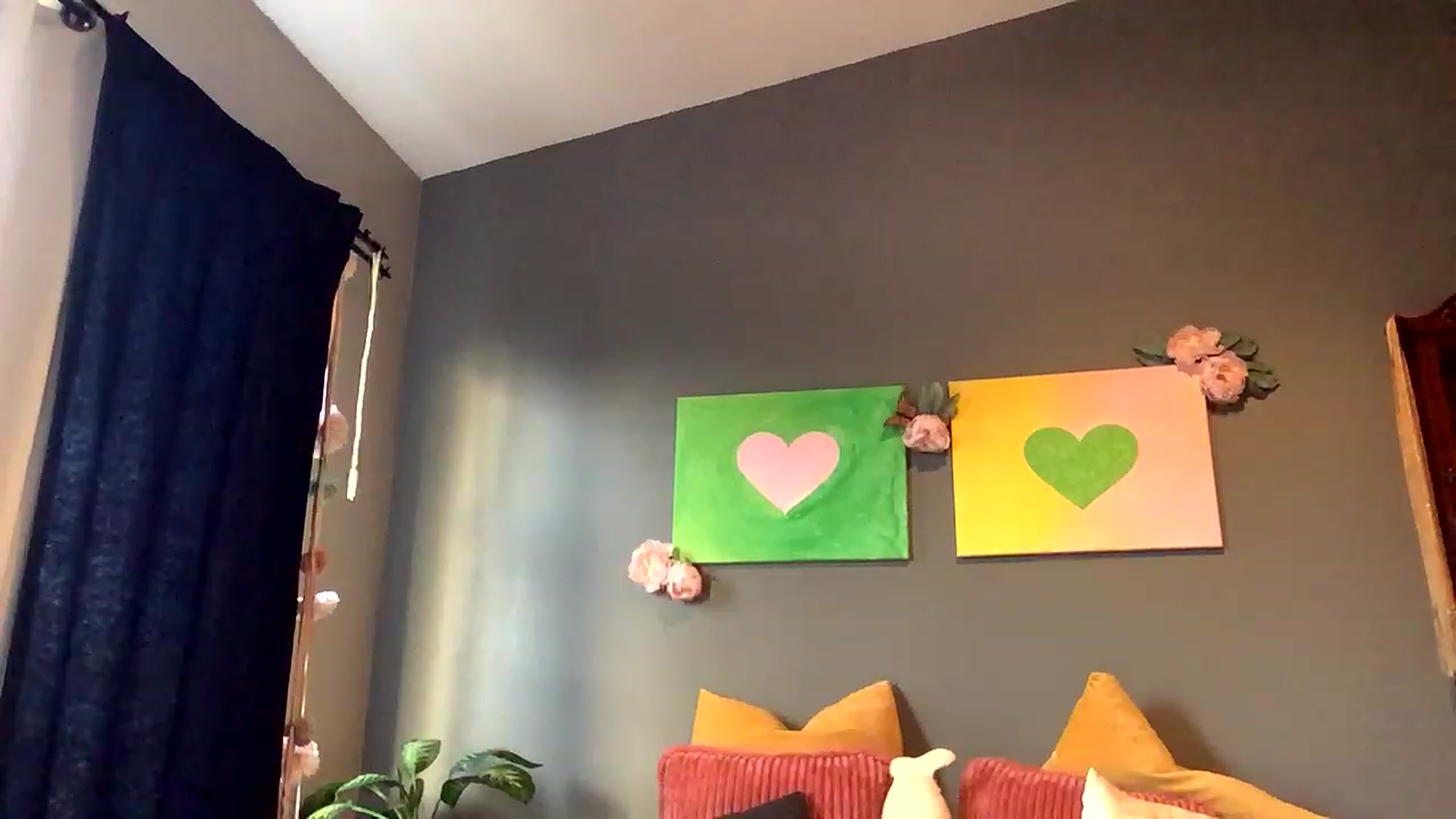 Gallery image thumbnail from Sarah_autumns's myfreecams stream on, 04/25/2023, 02:44 image 9 of 20