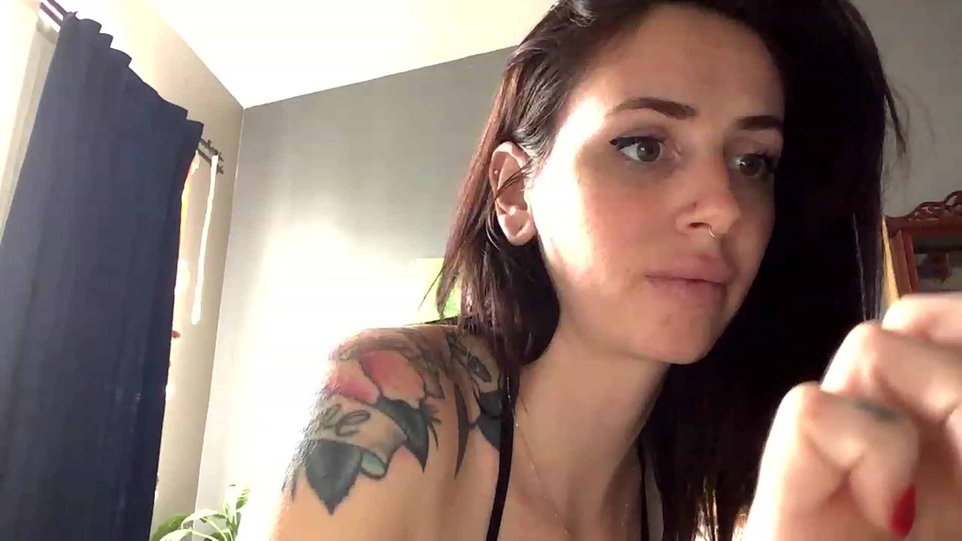 Gallery image thumbnail from Sarah_autumns's myfreecams stream on, 04/25/2023, 20:11 image 7 of 20