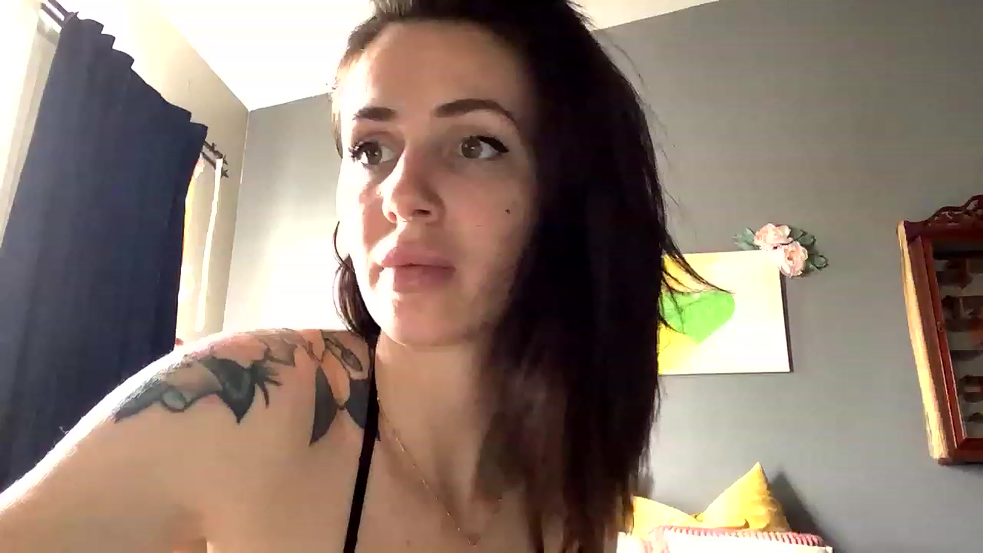 Gallery image thumbnail from Sarah_autumns's myfreecams stream on, 04/25/2023, 20:11 image 6 of 20