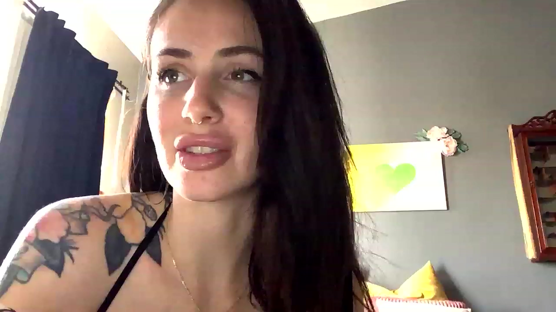 Gallery image thumbnail from Sarah_autumns's myfreecams stream on, 04/25/2023, 20:11 image 19 of 20