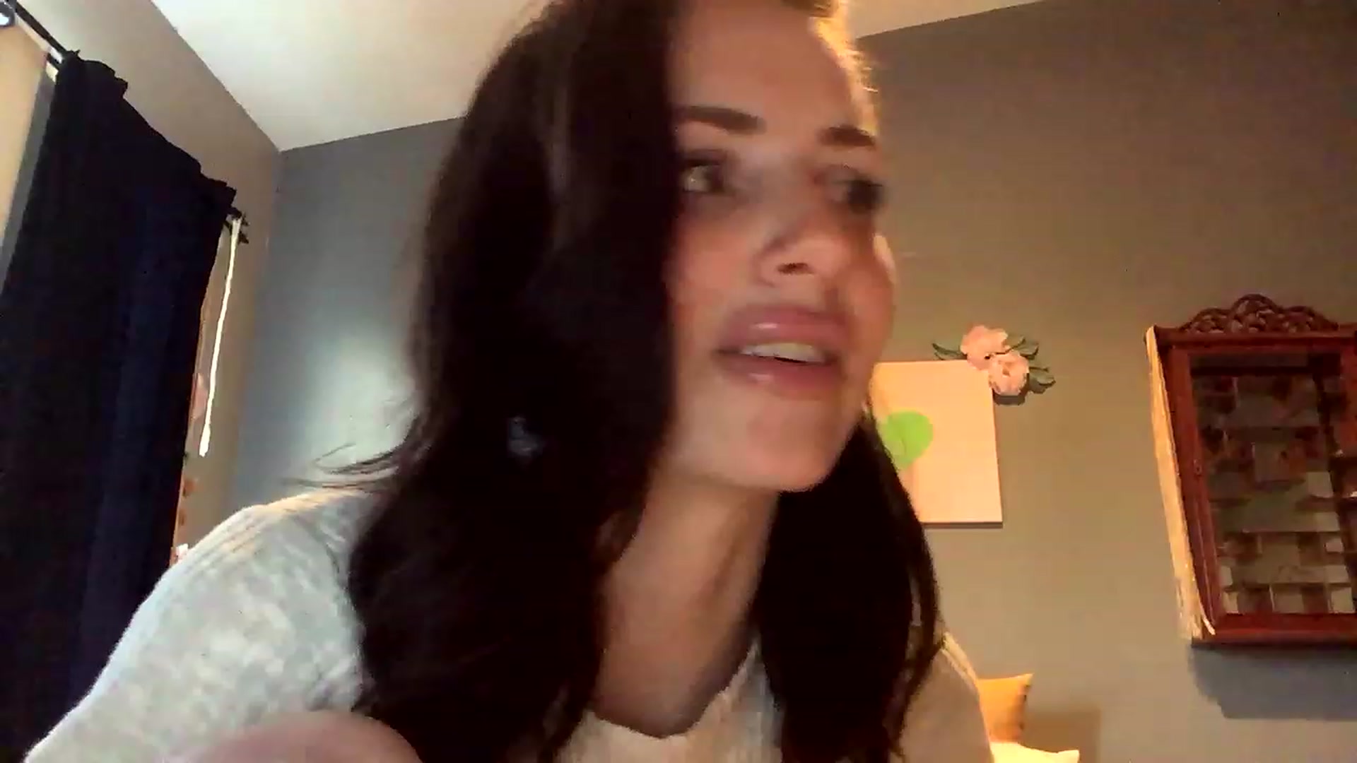 Gallery image thumbnail from Sarah_autumns's myfreecams stream on, 04/27/2023, 02:28 image 5 of 20