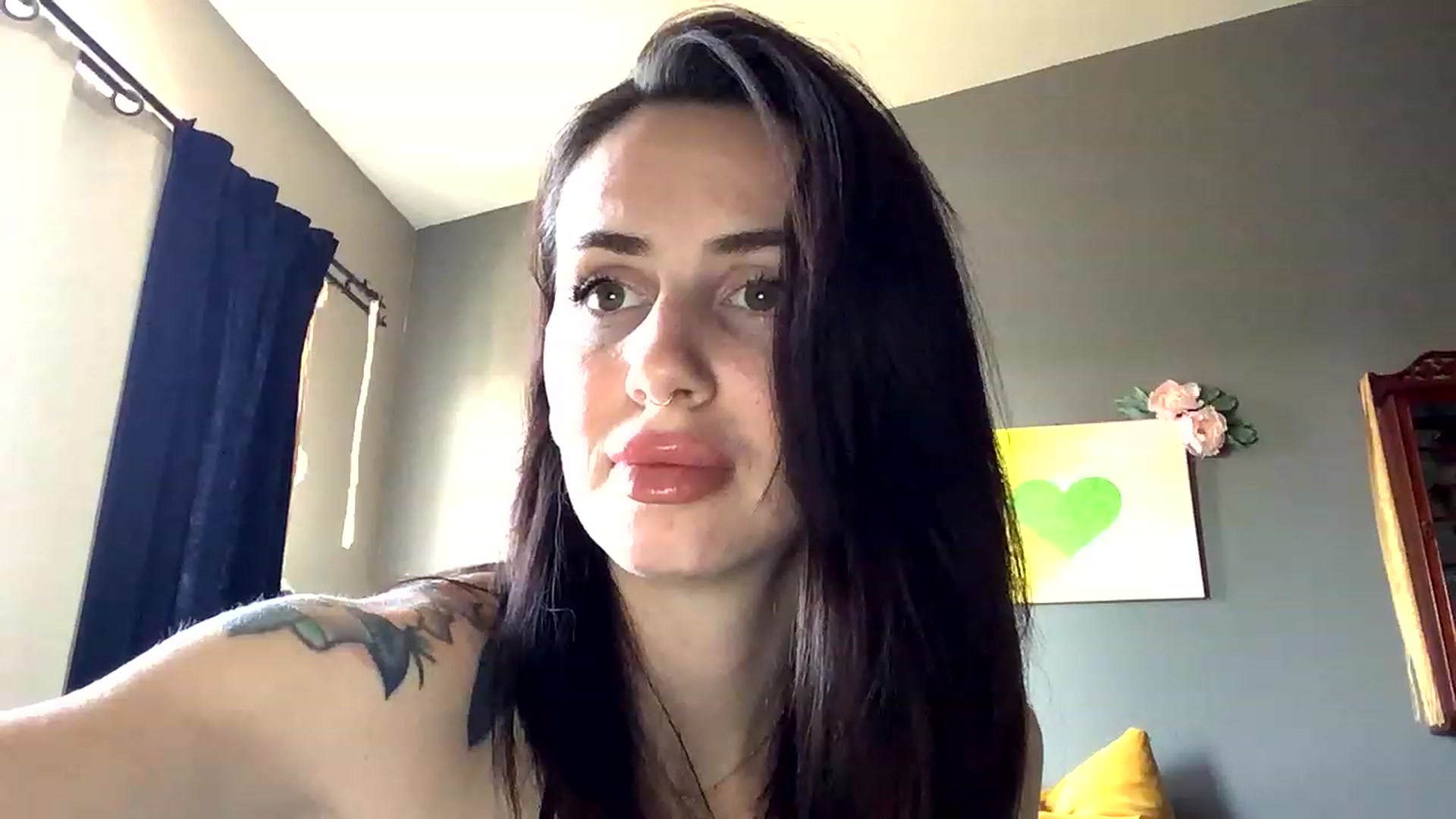 Gallery image thumbnail from Sarah_autumns's myfreecams stream on, 04/29/2023, 24:53 image 8 of 20