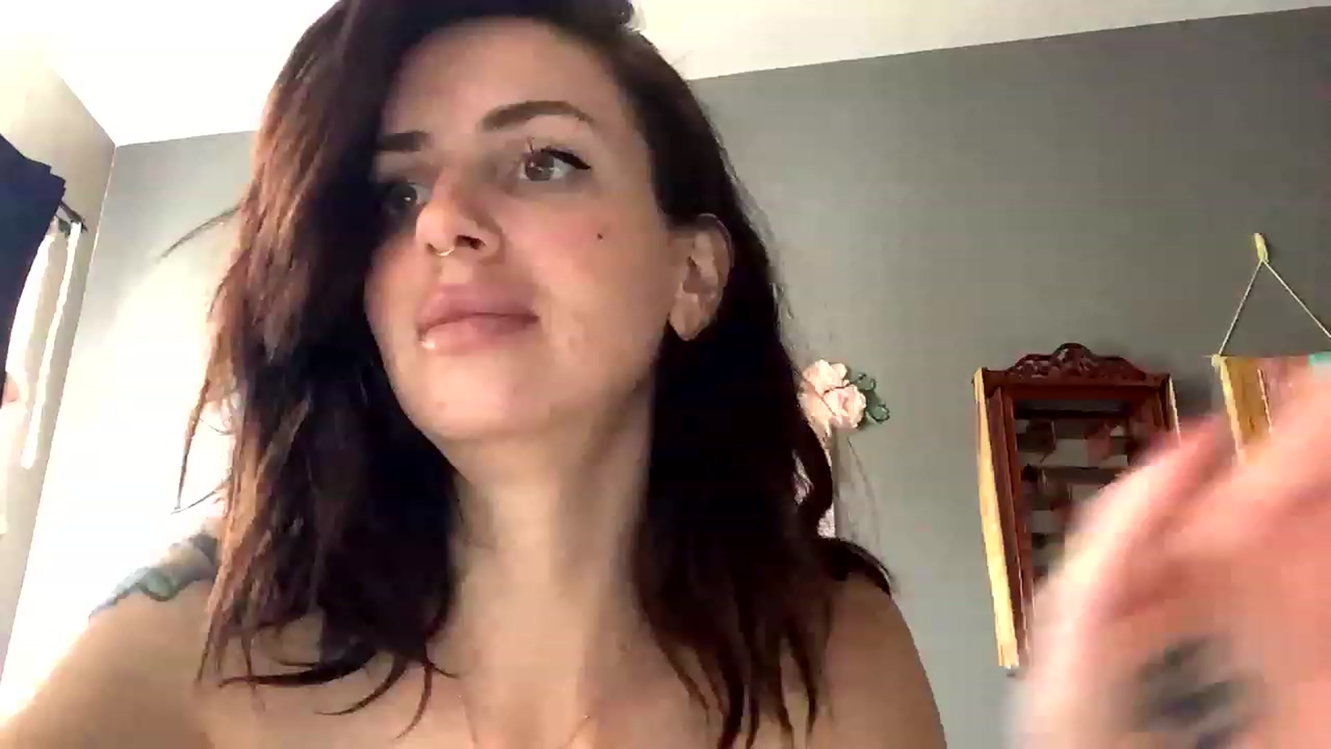 Gallery image thumbnail from Sarah_autumns's myfreecams stream on, 05/01/2023, 21:28 image 17 of 20