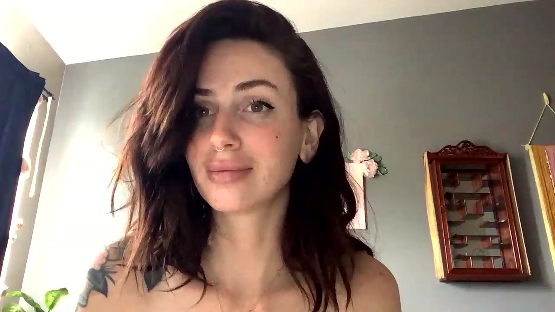 Gallery image thumbnail from Sarah_autumns's myfreecams stream on, 05/01/2023, 21:28 image 15 of 20