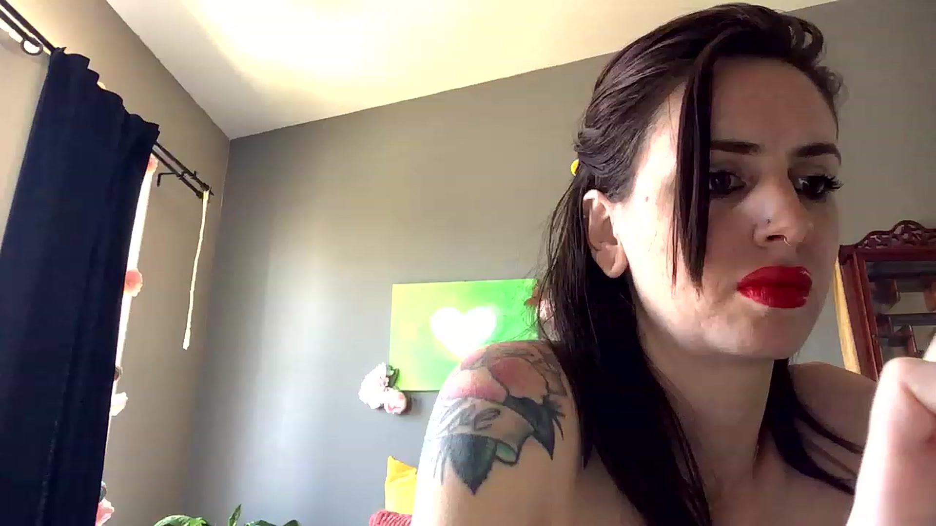 Gallery image thumbnail from Sarah_autumns's myfreecams stream on, 05/06/2023, 21:44 image 11 of 20