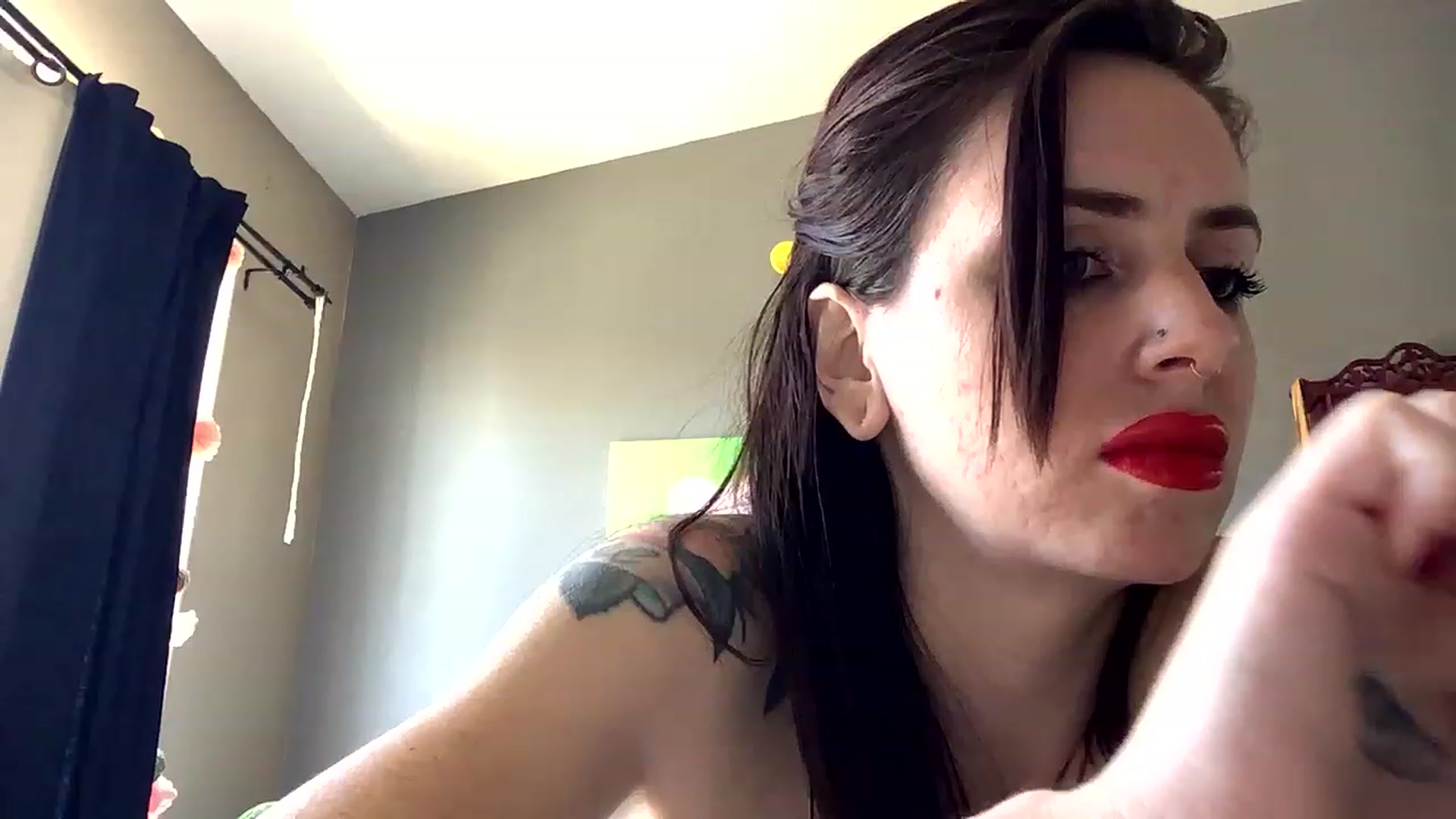 Gallery image thumbnail from Sarah_autumns's myfreecams stream on, 05/06/2023, 21:44 image 14 of 20