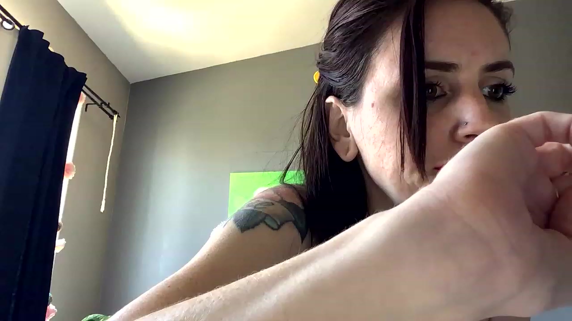 Gallery image thumbnail from Sarah_autumns's myfreecams stream on, 05/06/2023, 21:44 image 5 of 20
