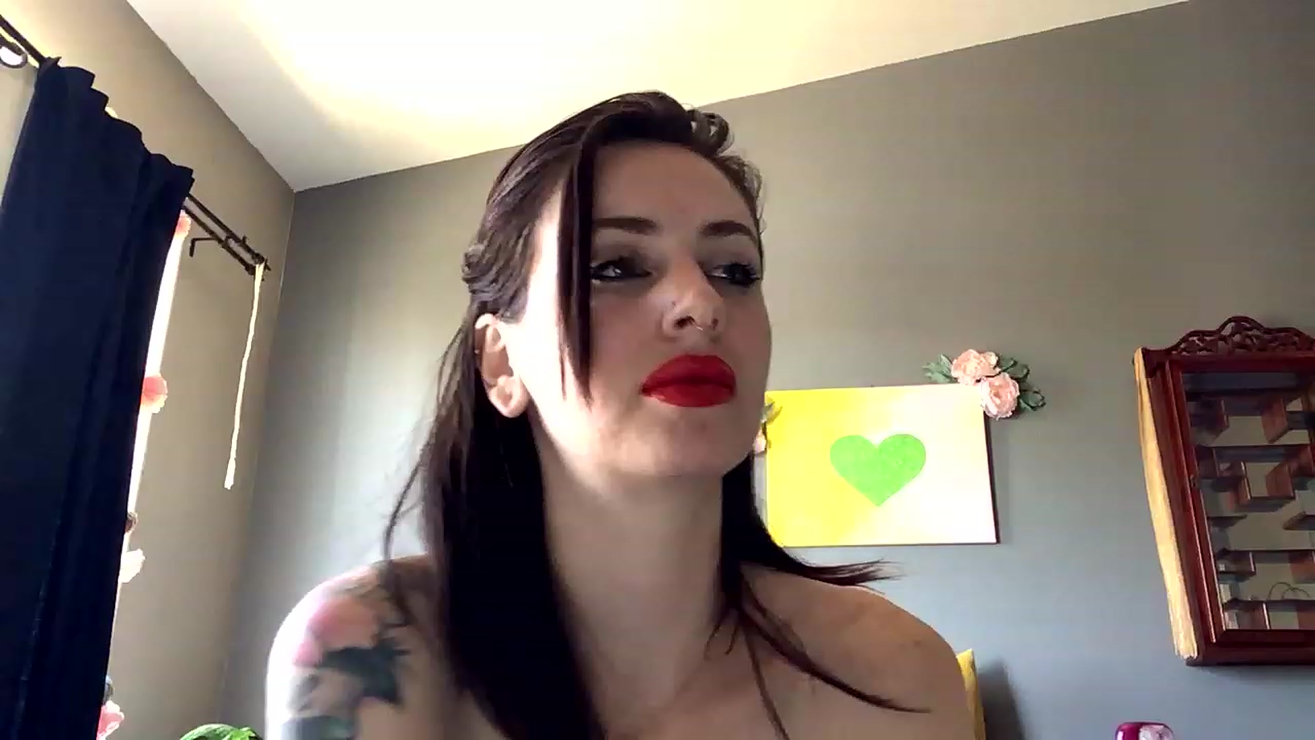 Gallery image thumbnail from Sarah_autumns's myfreecams stream on, 05/06/2023, 21:44 image 1 of 20