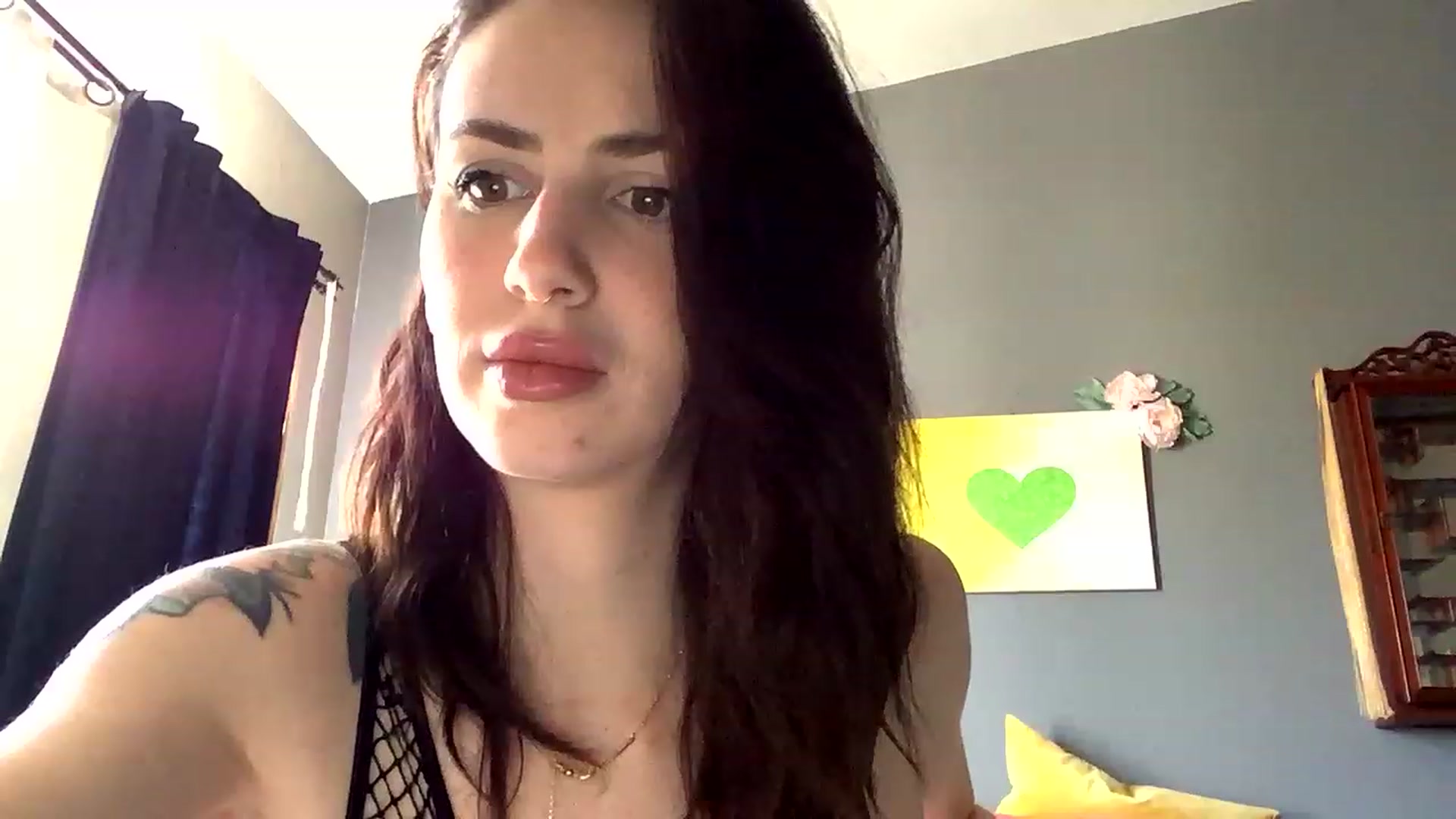 Gallery image thumbnail from Sarah_autumns's myfreecams stream on, 05/18/2023, 21:27 image 12 of 20