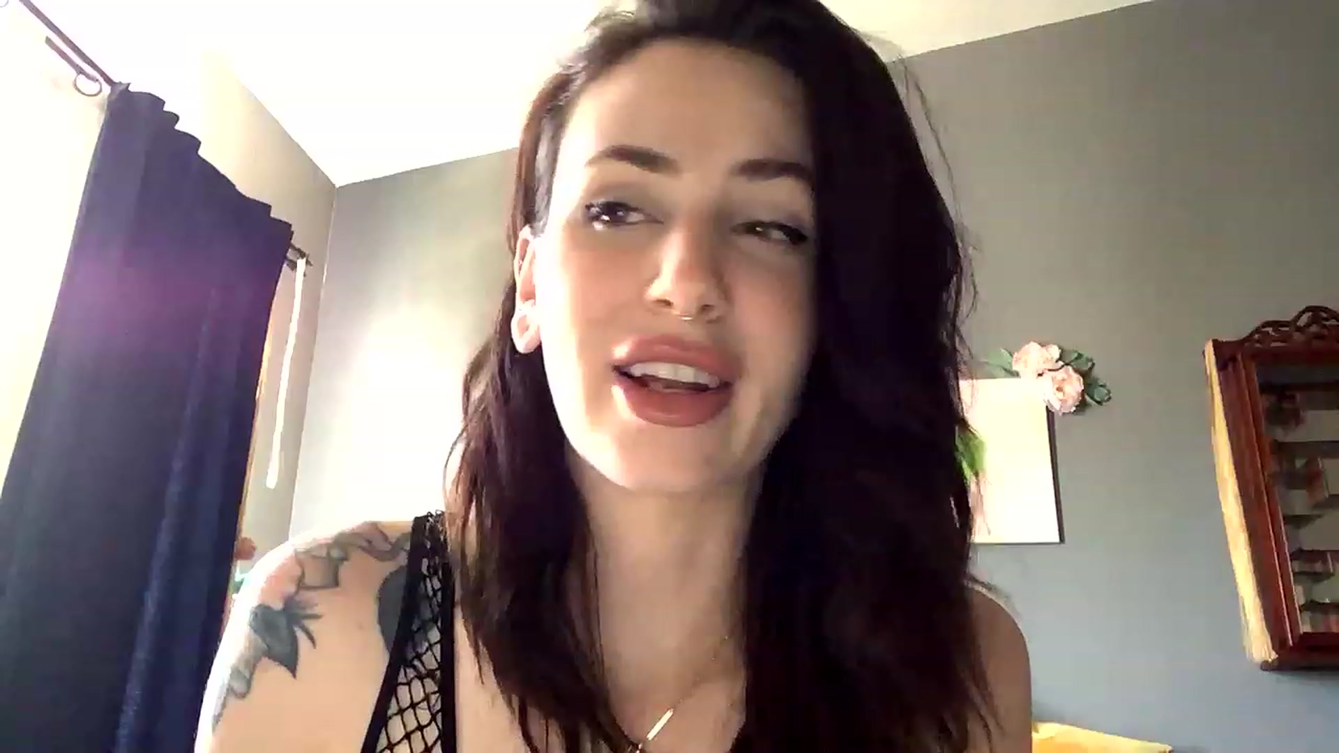 Gallery image thumbnail from Sarah_autumns's myfreecams stream on, 05/18/2023, 21:27 image 7 of 20