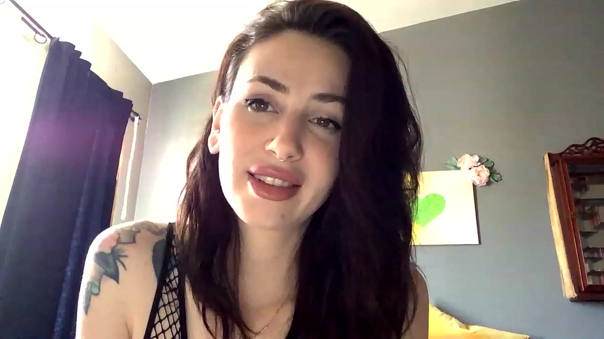Gallery image thumbnail from Sarah_autumns's myfreecams stream on, 05/18/2023, 21:27 image 8 of 20