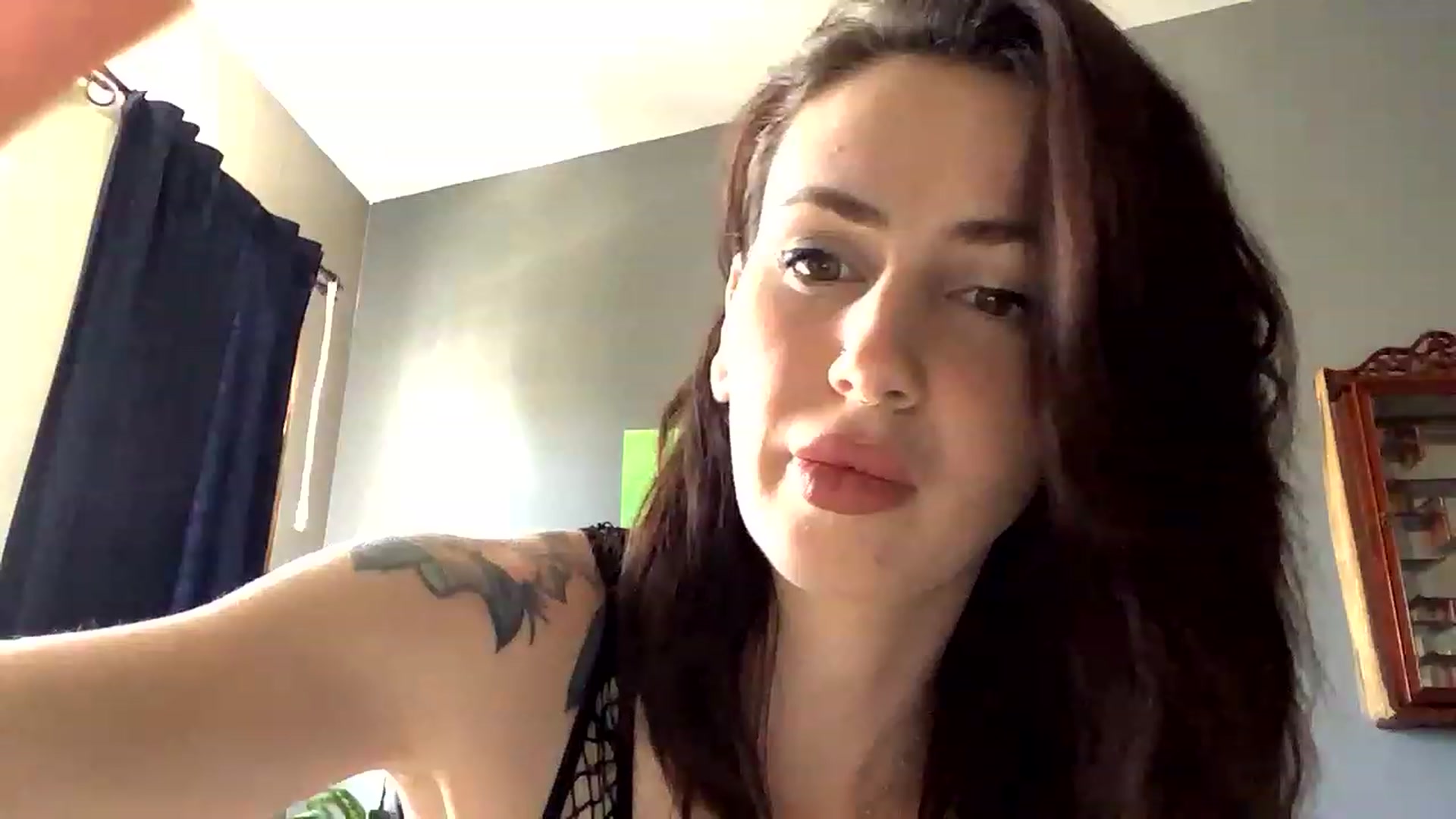 Gallery image thumbnail from Sarah_autumns's myfreecams stream on, 05/18/2023, 21:27 image 18 of 20
