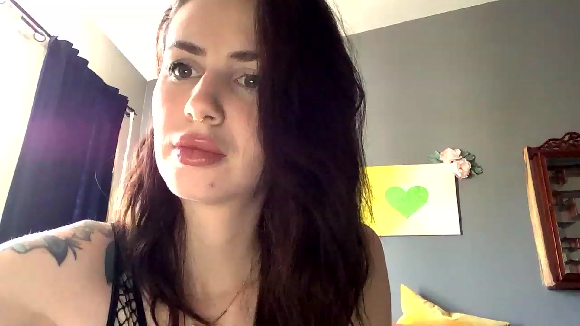 Gallery image thumbnail from Sarah_autumns's myfreecams stream on, 05/18/2023, 21:27 image 13 of 20